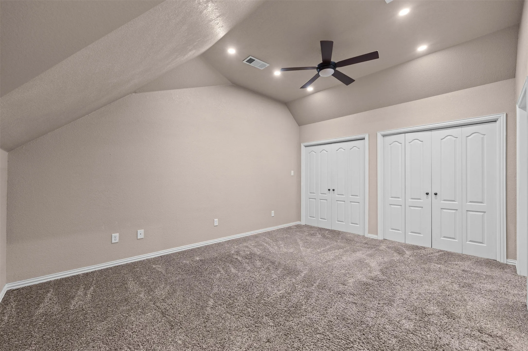 Single Family Residence For Sale in Ellis County , 441 Country Ridge Lane, Red Oak, Texas 75154, 4 Bedroom, 4 Bathroom, 3 Garage spaces, 3,625 Sqft, built in 1997, mls#21362789, Real Estate Agent in Red Oak, Homes For Sale in Ellis county, Homes For Sale in Red Oak, Realtor in Red Oak Texas, Real Estate Brokerage Independent Realty Texas, Luminita Cordes Realtor