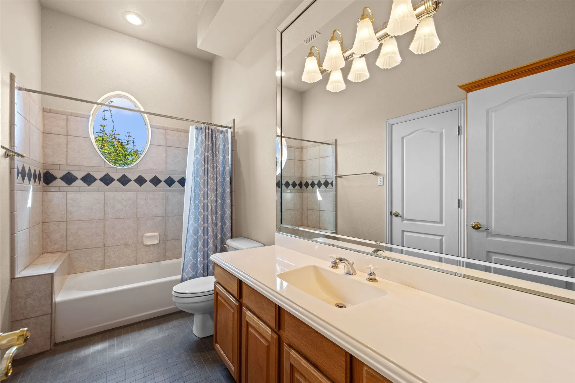 Single Family Residence For Sale in Ellis County , 441 Country Ridge Lane, Red Oak, Texas 75154, 4 Bedroom, 4 Bathroom, 3 Garage spaces, 3,625 Sqft, built in 1997, mls#21362789, Real Estate Agent in Red Oak, Homes For Sale in Ellis county, Homes For Sale in Red Oak, Realtor in Red Oak Texas, Real Estate Brokerage Independent Realty Texas, Luminita Cordes Realtor