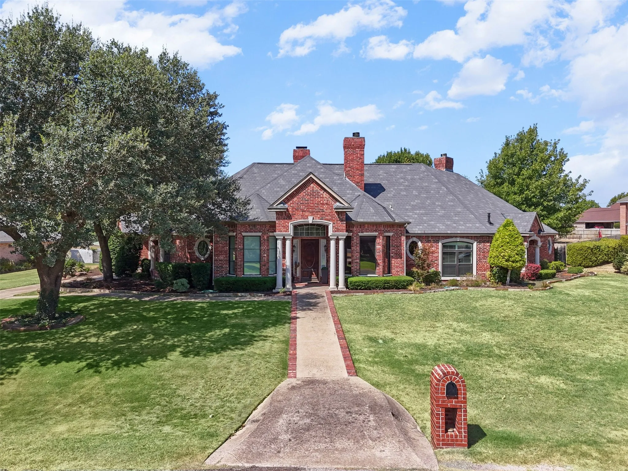 Single Family Residence For Sale in Ellis County , 441 Country Ridge Lane, Red Oak, Texas 75154, 4 Bedroom, 4 Bathroom, 3 Garage spaces, 3,625 Sqft, built in 1997, mls#21362789, Real Estate Agent in Red Oak, Homes For Sale in Ellis county, Homes For Sale in Red Oak, Realtor in Red Oak Texas, Real Estate Brokerage Independent Realty Texas, Luminita Cordes Realtor