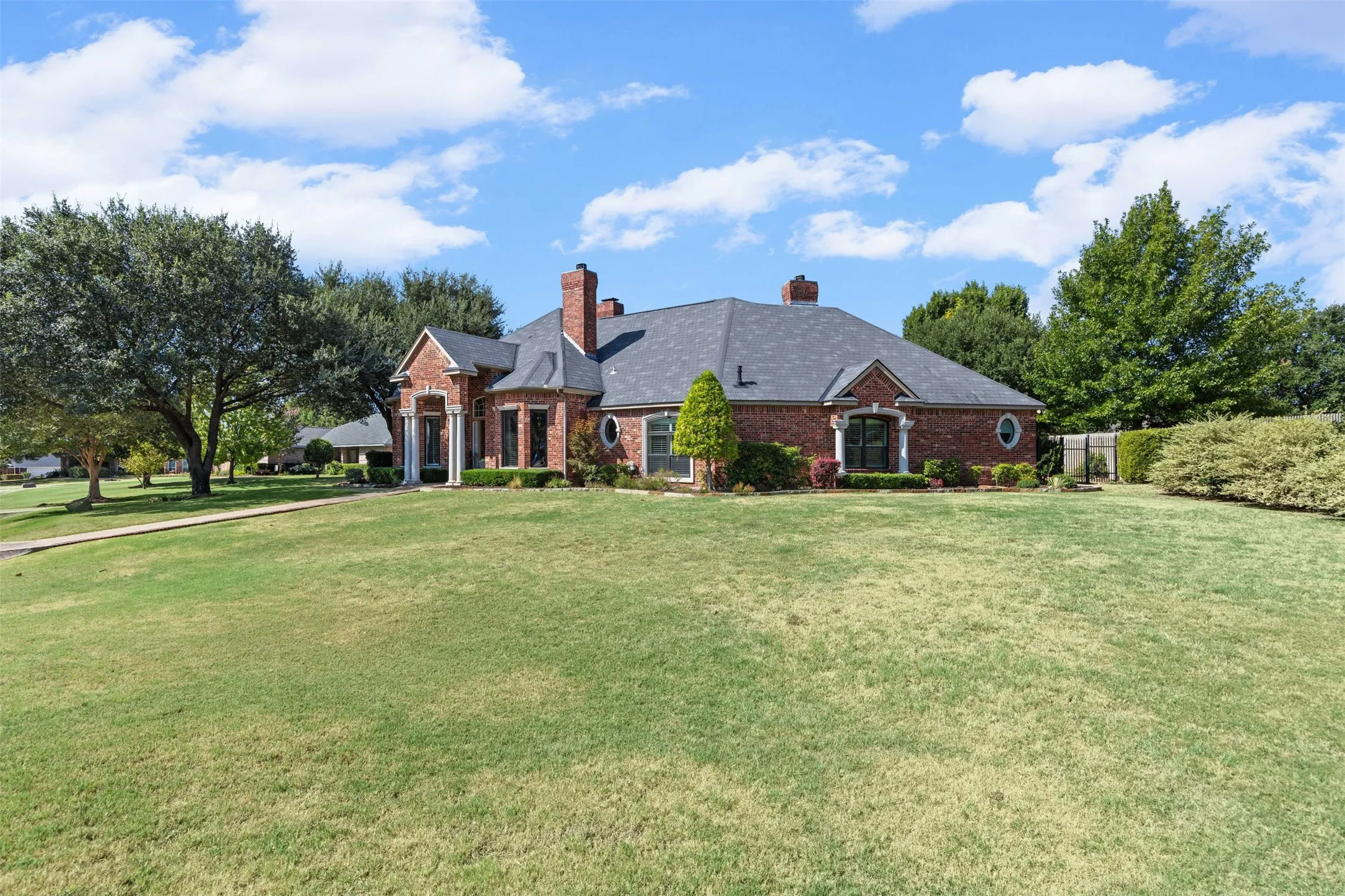 Single Family Residence For Sale in Ellis County , 441 Country Ridge Lane, Red Oak, Texas 75154, 4 Bedroom, 4 Bathroom, 3 Garage spaces, 3,625 Sqft, built in 1997, mls#21362789, Real Estate Agent in Red Oak, Homes For Sale in Ellis county, Homes For Sale in Red Oak, Realtor in Red Oak Texas, Real Estate Brokerage Independent Realty Texas, Luminita Cordes Realtor