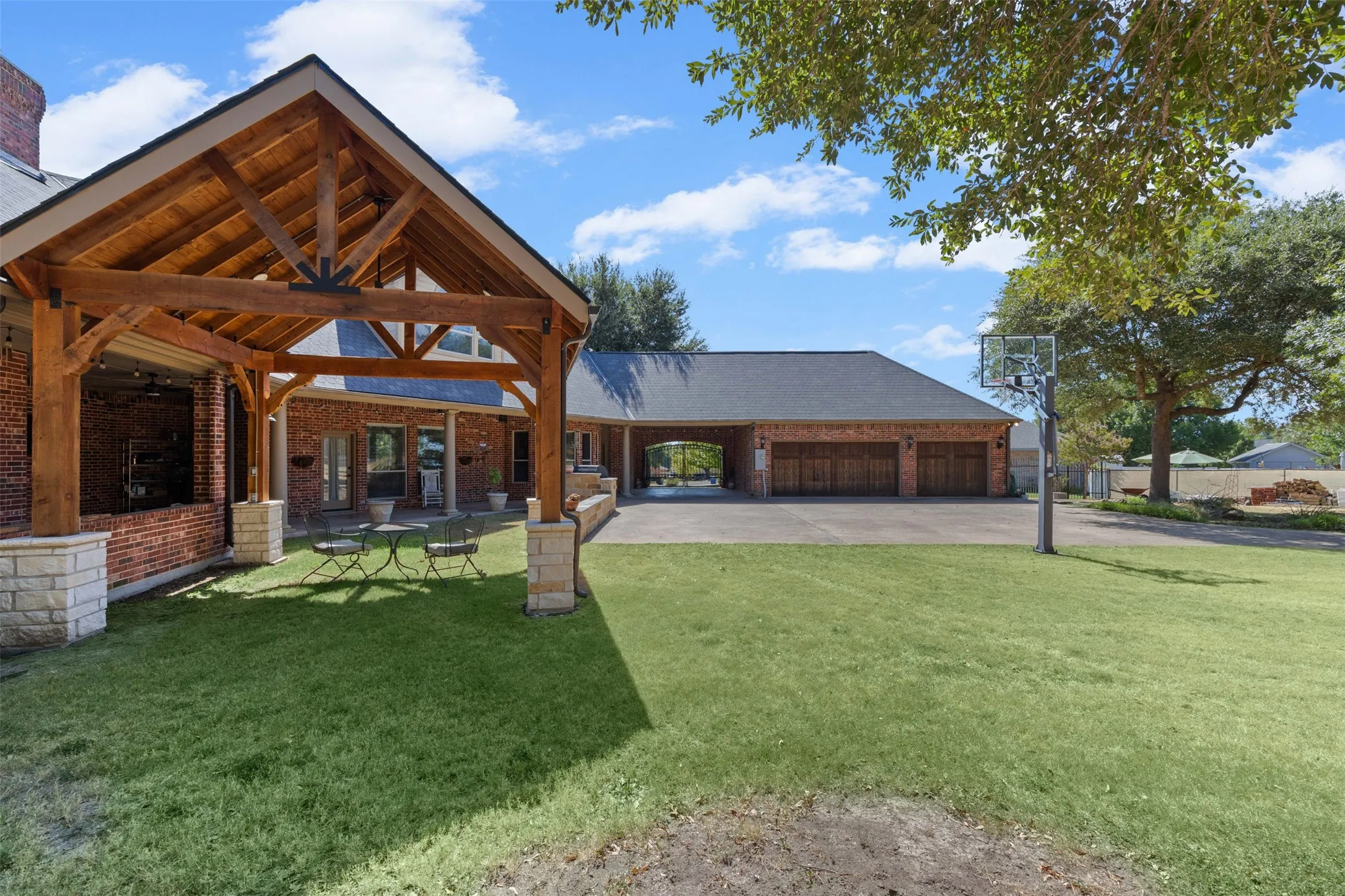 Single Family Residence For Sale in Ellis County , 441 Country Ridge Lane, Red Oak, Texas 75154, 4 Bedroom, 4 Bathroom, 3 Garage spaces, 3,625 Sqft, built in 1997, mls#21362789, Real Estate Agent in Red Oak, Homes For Sale in Ellis county, Homes For Sale in Red Oak, Realtor in Red Oak Texas, Real Estate Brokerage Independent Realty Texas, Luminita Cordes Realtor