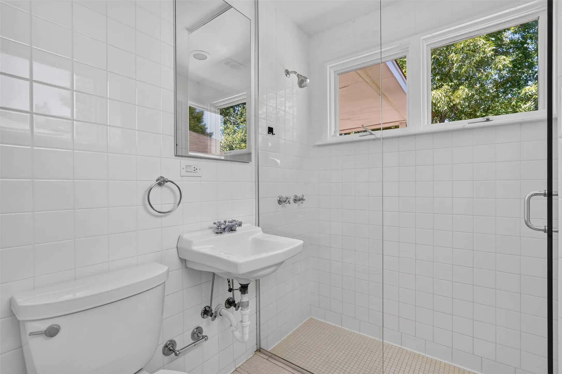 Single Family Residence For Rent in Dallas County , 8515 Midway Road, Dallas, Texas 75209, 3 Bedroom, 2 Bathroom, Garage spaces, 1,340 Sqft, built in 1946, mls#21363765, Real Estate Agent in Dallas, Homes For Rent in Dallas county, Homes For Rent in Dallas, Realtor in Dallas Texas, Real Estate Brokerage Independent Realty Texas, Luminita Cordes Realtor