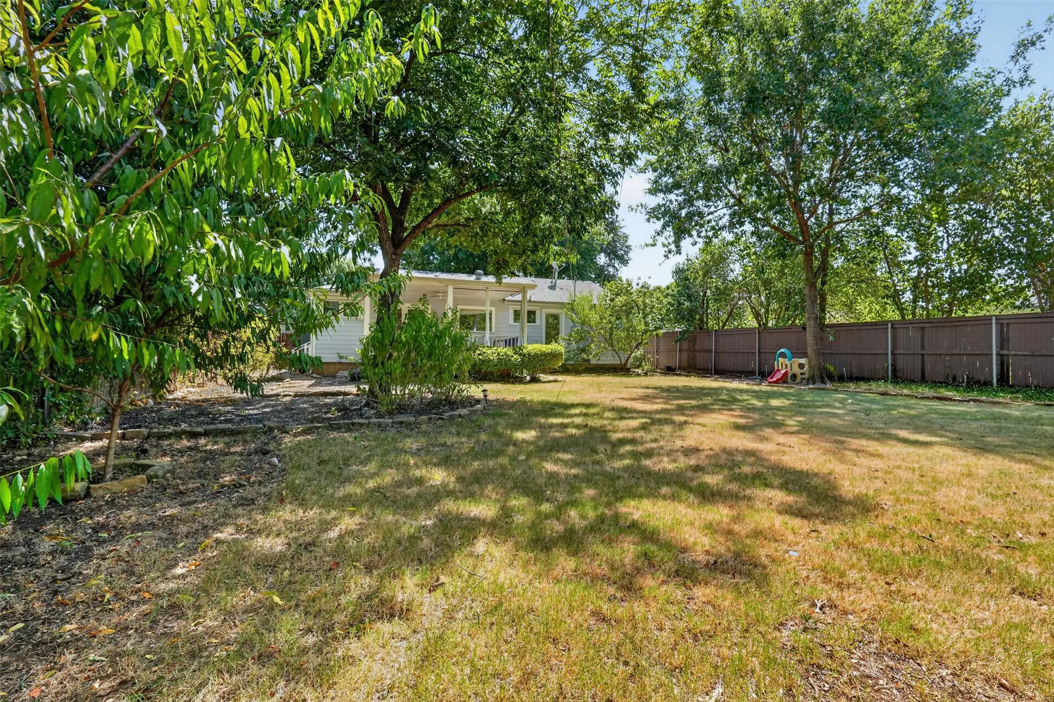 Single Family Residence For Rent in Dallas County , 8515 Midway Road, Dallas, Texas 75209, 3 Bedroom, 2 Bathroom, Garage spaces, 1,340 Sqft, built in 1946, mls#21363765, Real Estate Agent in Dallas, Homes For Rent in Dallas county, Homes For Rent in Dallas, Realtor in Dallas Texas, Real Estate Brokerage Independent Realty Texas, Luminita Cordes Realtor