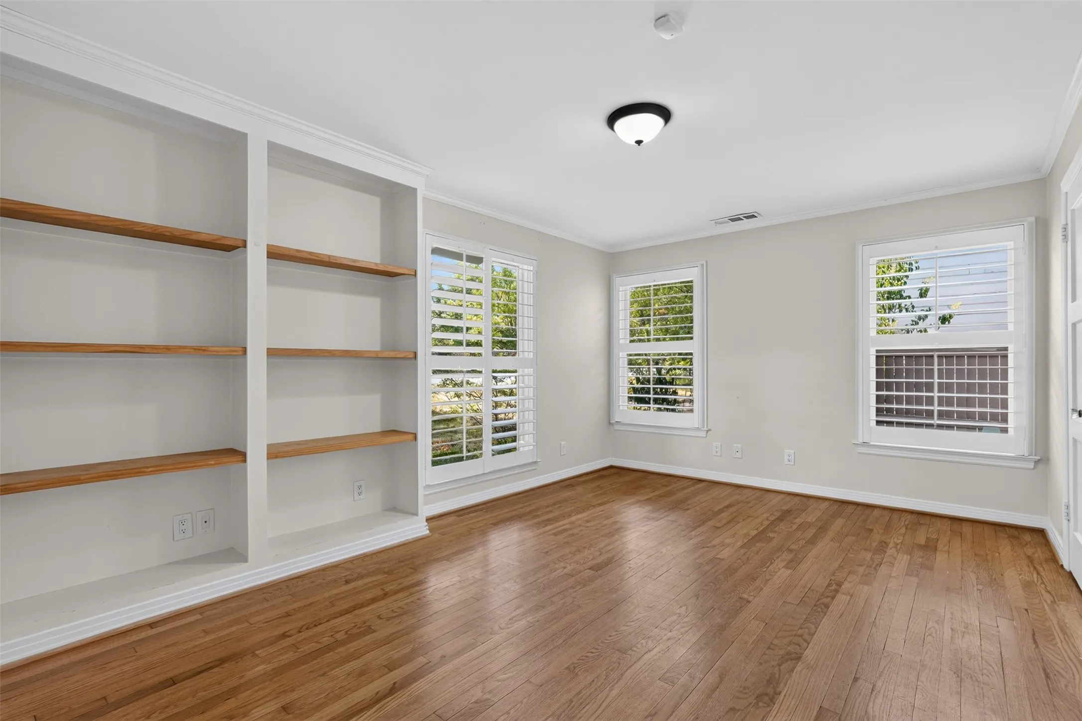 Single Family Residence For Rent in Dallas County , 8515 Midway Road, Dallas, Texas 75209, 3 Bedroom, 2 Bathroom, Garage spaces, 1,340 Sqft, built in 1946, mls#21363765, Real Estate Agent in Dallas, Homes For Rent in Dallas county, Homes For Rent in Dallas, Realtor in Dallas Texas, Real Estate Brokerage Independent Realty Texas, Luminita Cordes Realtor