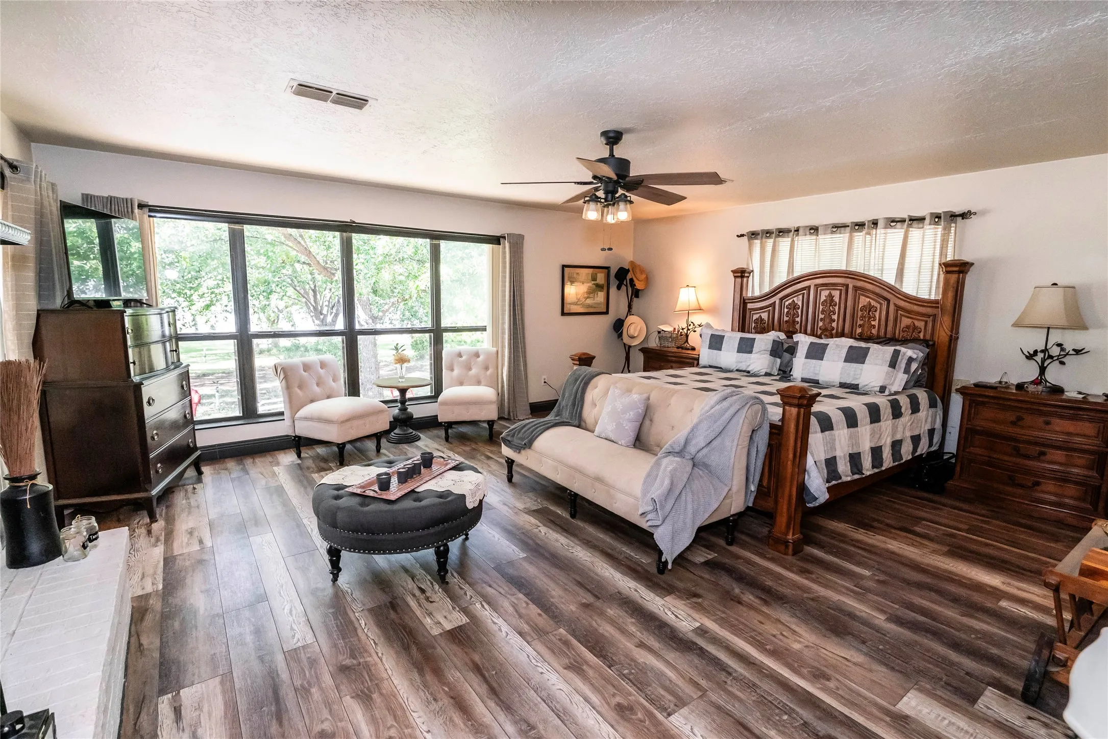 Single Family Residence For Sale in Montague County , 264 Oak Street, Nocona, Texas 76255, 4 Bedroom, 3 Bathroom, 2 Garage spaces, 2,211 Sqft, built in 1993, mls#21365173, Real Estate Agent in Nocona, Homes For Sale in Montague county, Homes For Sale in Nocona, Realtor in Nocona Texas, Real Estate Brokerage Independent Realty Texas, Luminita Cordes Realtor