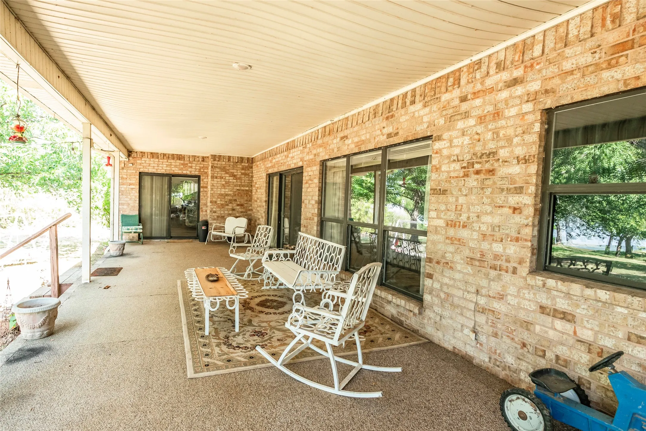 Single Family Residence For Sale in Montague County , 264 Oak Street, Nocona, Texas 76255, 4 Bedroom, 3 Bathroom, 2 Garage spaces, 2,211 Sqft, built in 1993, mls#21365173, Real Estate Agent in Nocona, Homes For Sale in Montague county, Homes For Sale in Nocona, Realtor in Nocona Texas, Real Estate Brokerage Independent Realty Texas, Luminita Cordes Realtor
