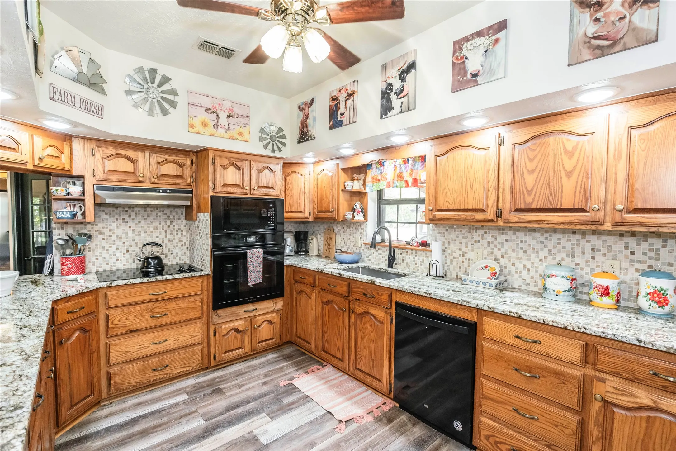 Single Family Residence For Sale in Montague County , 264 Oak Street, Nocona, Texas 76255, 4 Bedroom, 3 Bathroom, 2 Garage spaces, 2,211 Sqft, built in 1993, mls#21365173, Real Estate Agent in Nocona, Homes For Sale in Montague county, Homes For Sale in Nocona, Realtor in Nocona Texas, Real Estate Brokerage Independent Realty Texas, Luminita Cordes Realtor