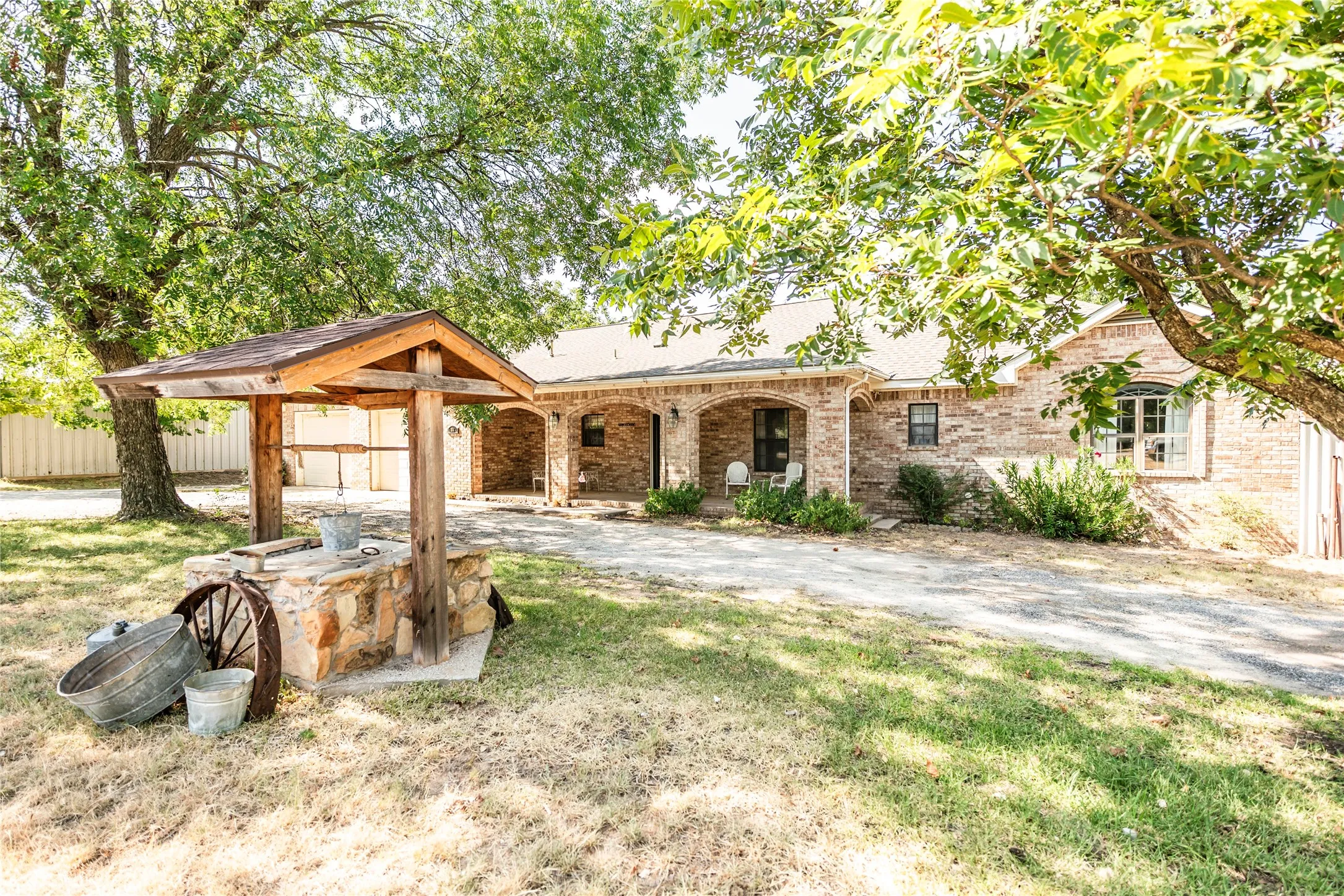 Single Family Residence For Sale in Montague County , 264 Oak Street, Nocona, Texas 76255, 4 Bedroom, 3 Bathroom, 2 Garage spaces, 2,211 Sqft, built in 1993, mls#21365173, Real Estate Agent in Nocona, Homes For Sale in Montague county, Homes For Sale in Nocona, Realtor in Nocona Texas, Real Estate Brokerage Independent Realty Texas, Luminita Cordes Realtor