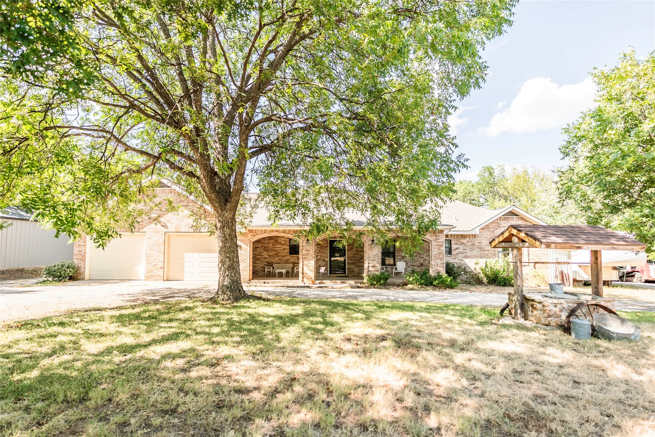 Single Family Residence For Sale in Montague County , 264 Oak Street, Nocona, Texas 76255, 4 Bedroom, 3 Bathroom, 2 Garage spaces, 2,211 Sqft, built in 1993, mls#21365173, Real Estate Agent in Nocona, Homes For Sale in Montague county, Homes For Sale in Nocona, Realtor in Nocona Texas, Real Estate Brokerage Independent Realty Texas, Luminita Cordes Realtor
