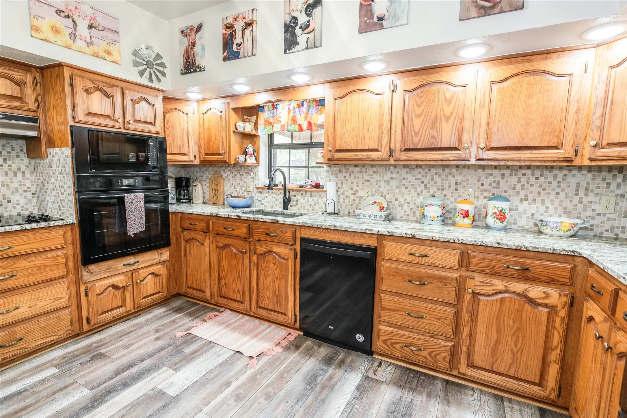 Single Family Residence For Sale in Montague County , 264 Oak Street, Nocona, Texas 76255, 4 Bedroom, 3 Bathroom, 2 Garage spaces, 2,211 Sqft, built in 1993, mls#21365173, Real Estate Agent in Nocona, Homes For Sale in Montague county, Homes For Sale in Nocona, Realtor in Nocona Texas, Real Estate Brokerage Independent Realty Texas, Luminita Cordes Realtor