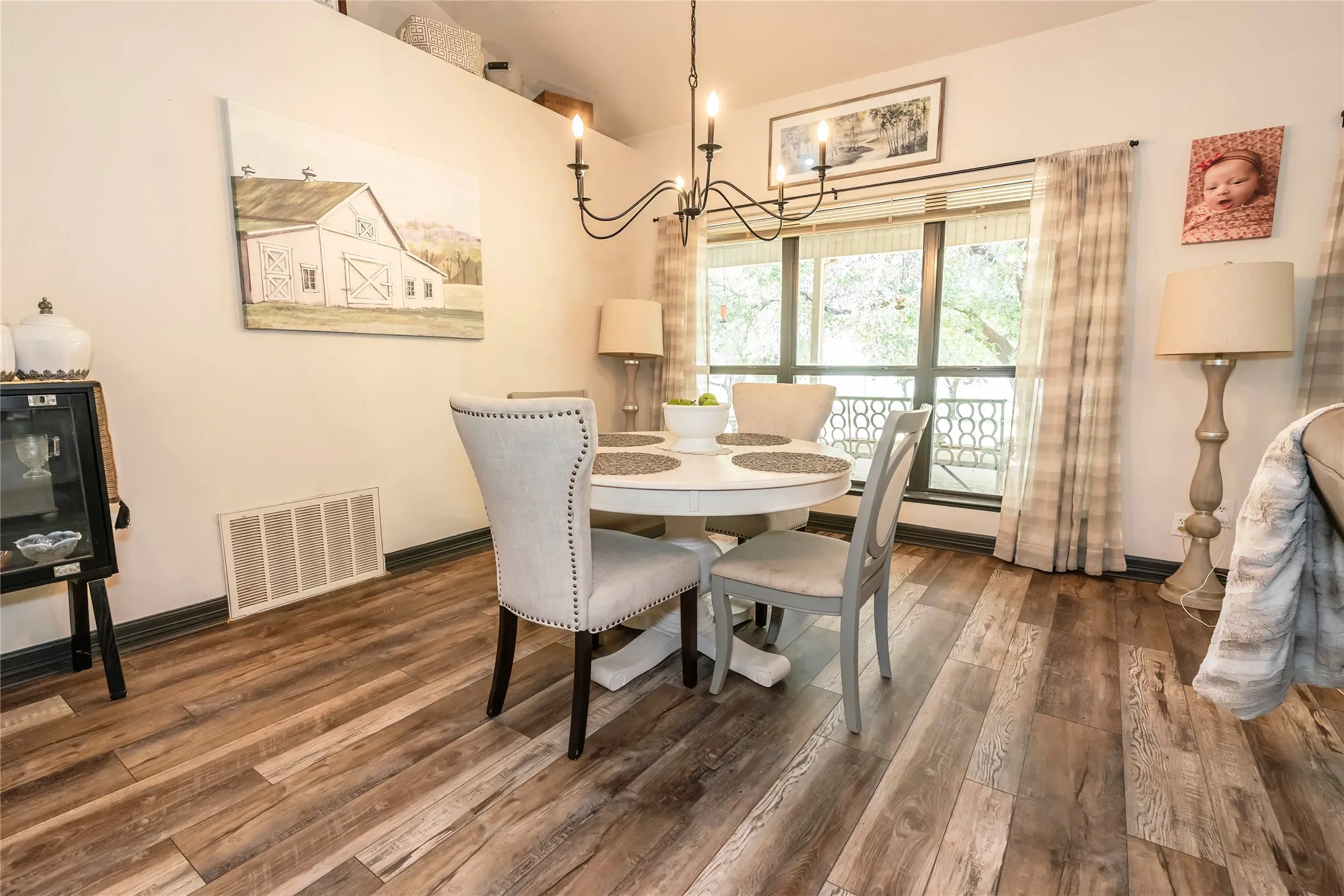 Single Family Residence For Sale in Montague County , 264 Oak Street, Nocona, Texas 76255, 4 Bedroom, 3 Bathroom, 2 Garage spaces, 2,211 Sqft, built in 1993, mls#21365173, Real Estate Agent in Nocona, Homes For Sale in Montague county, Homes For Sale in Nocona, Realtor in Nocona Texas, Real Estate Brokerage Independent Realty Texas, Luminita Cordes Realtor