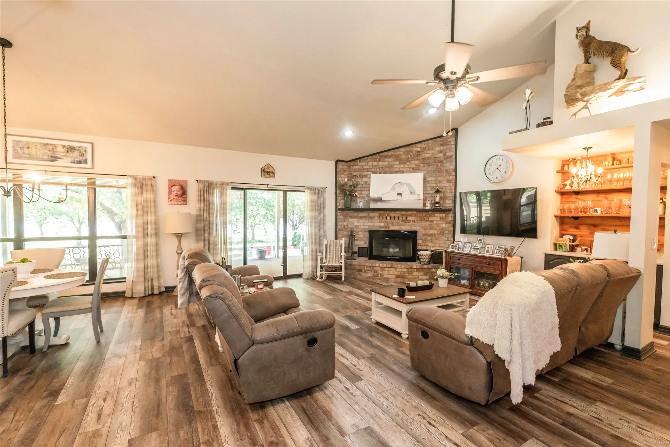 Single Family Residence For Sale in Montague County , 264 Oak Street, Nocona, Texas 76255, 4 Bedroom, 3 Bathroom, 2 Garage spaces, 2,211 Sqft, built in 1993, mls#21365173, Real Estate Agent in Nocona, Homes For Sale in Montague county, Homes For Sale in Nocona, Realtor in Nocona Texas, Real Estate Brokerage Independent Realty Texas, Luminita Cordes Realtor