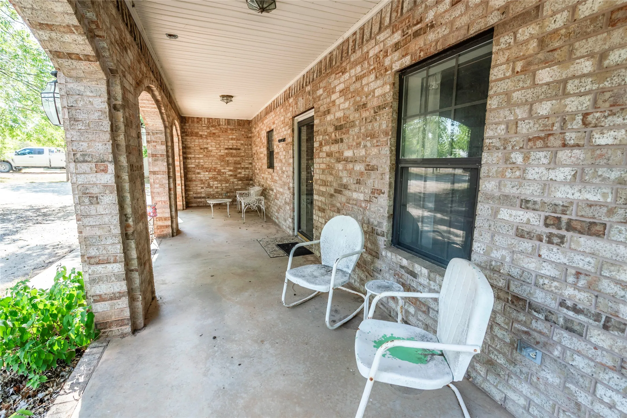 Single Family Residence For Sale in Montague County , 264 Oak Street, Nocona, Texas 76255, 4 Bedroom, 3 Bathroom, 2 Garage spaces, 2,211 Sqft, built in 1993, mls#21365173, Real Estate Agent in Nocona, Homes For Sale in Montague county, Homes For Sale in Nocona, Realtor in Nocona Texas, Real Estate Brokerage Independent Realty Texas, Luminita Cordes Realtor