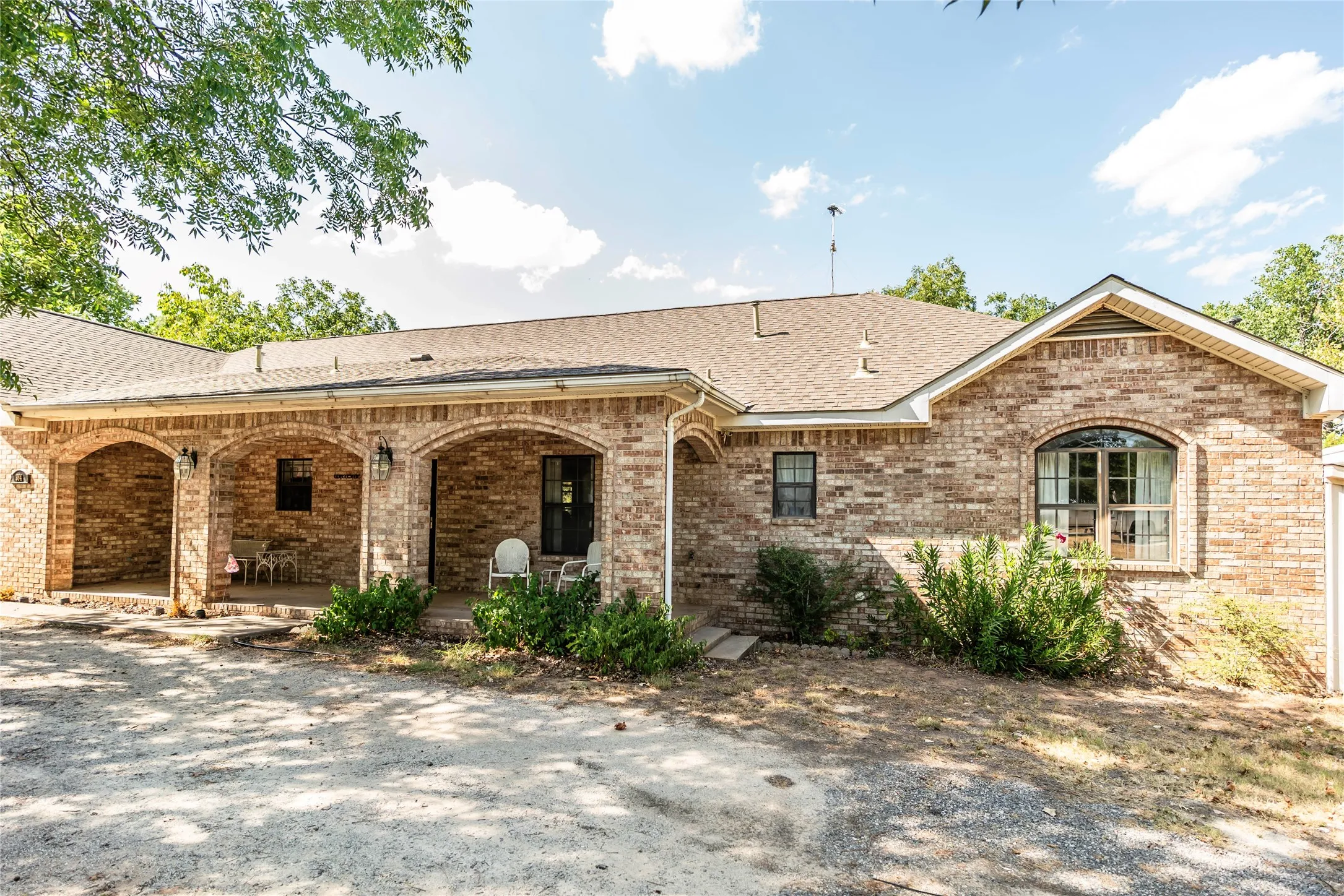 Single Family Residence For Sale in Montague County , 264 Oak Street, Nocona, Texas 76255, 4 Bedroom, 3 Bathroom, 2 Garage spaces, 2,211 Sqft, built in 1993, mls#21365173, Real Estate Agent in Nocona, Homes For Sale in Montague county, Homes For Sale in Nocona, Realtor in Nocona Texas, Real Estate Brokerage Independent Realty Texas, Luminita Cordes Realtor