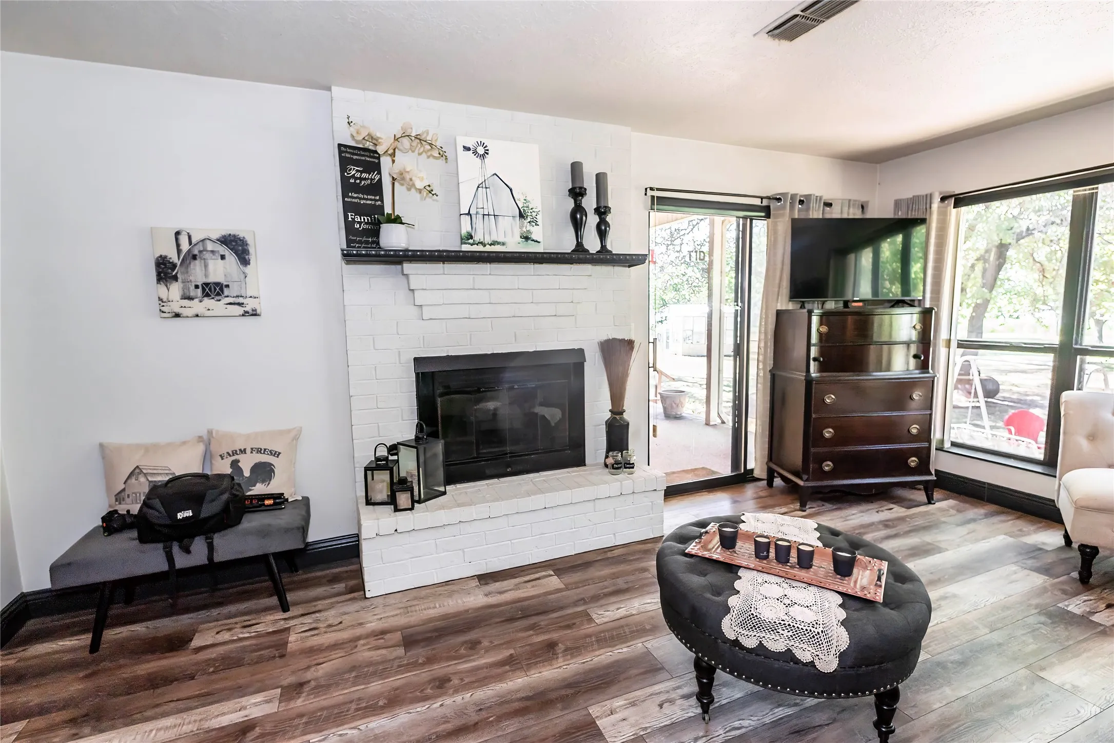 Single Family Residence For Sale in Montague County , 264 Oak Street, Nocona, Texas 76255, 4 Bedroom, 3 Bathroom, 2 Garage spaces, 2,211 Sqft, built in 1993, mls#21365173, Real Estate Agent in Nocona, Homes For Sale in Montague county, Homes For Sale in Nocona, Realtor in Nocona Texas, Real Estate Brokerage Independent Realty Texas, Luminita Cordes Realtor
