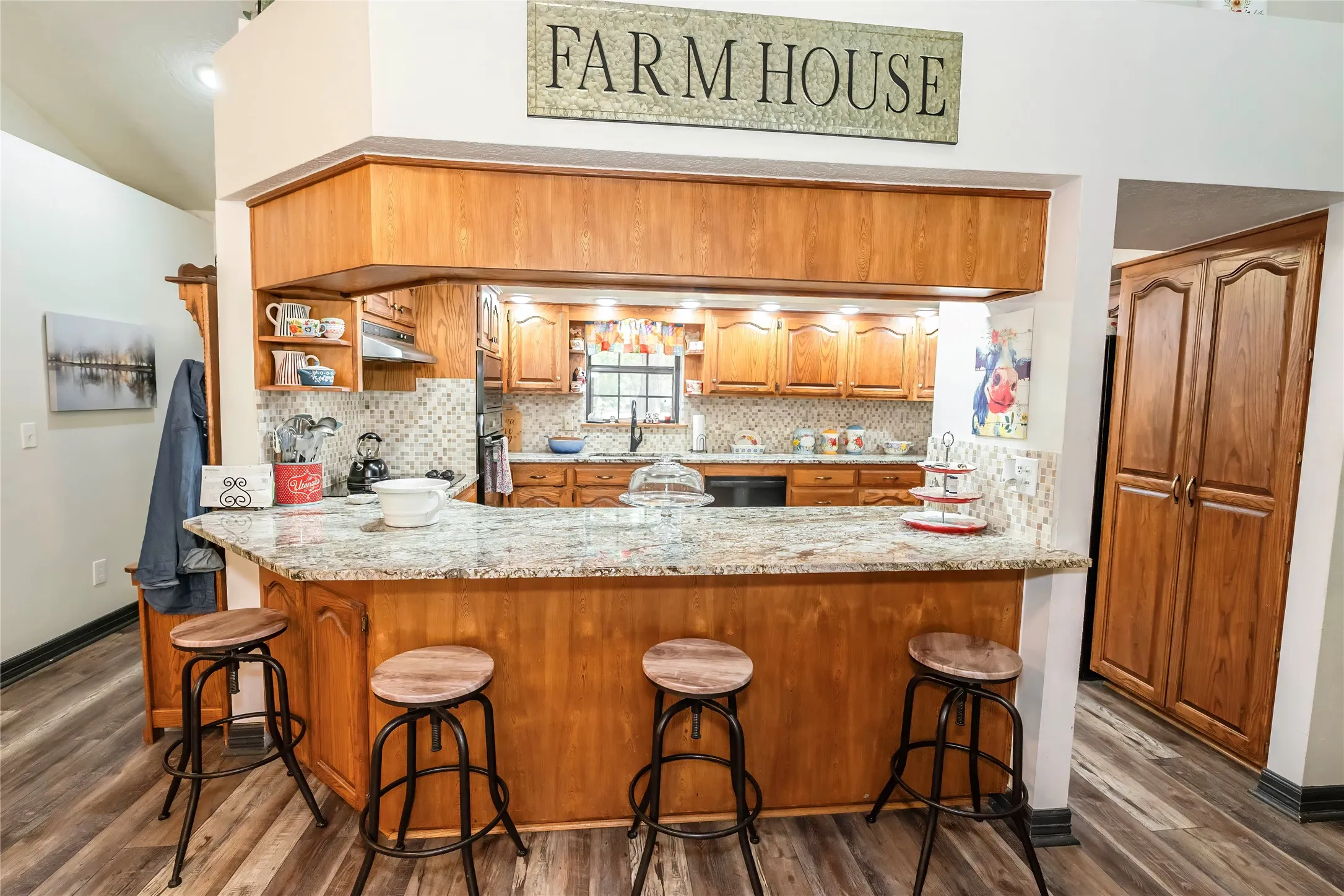 Single Family Residence For Sale in Montague County , 264 Oak Street, Nocona, Texas 76255, 4 Bedroom, 3 Bathroom, 2 Garage spaces, 2,211 Sqft, built in 1993, mls#21365173, Real Estate Agent in Nocona, Homes For Sale in Montague county, Homes For Sale in Nocona, Realtor in Nocona Texas, Real Estate Brokerage Independent Realty Texas, Luminita Cordes Realtor