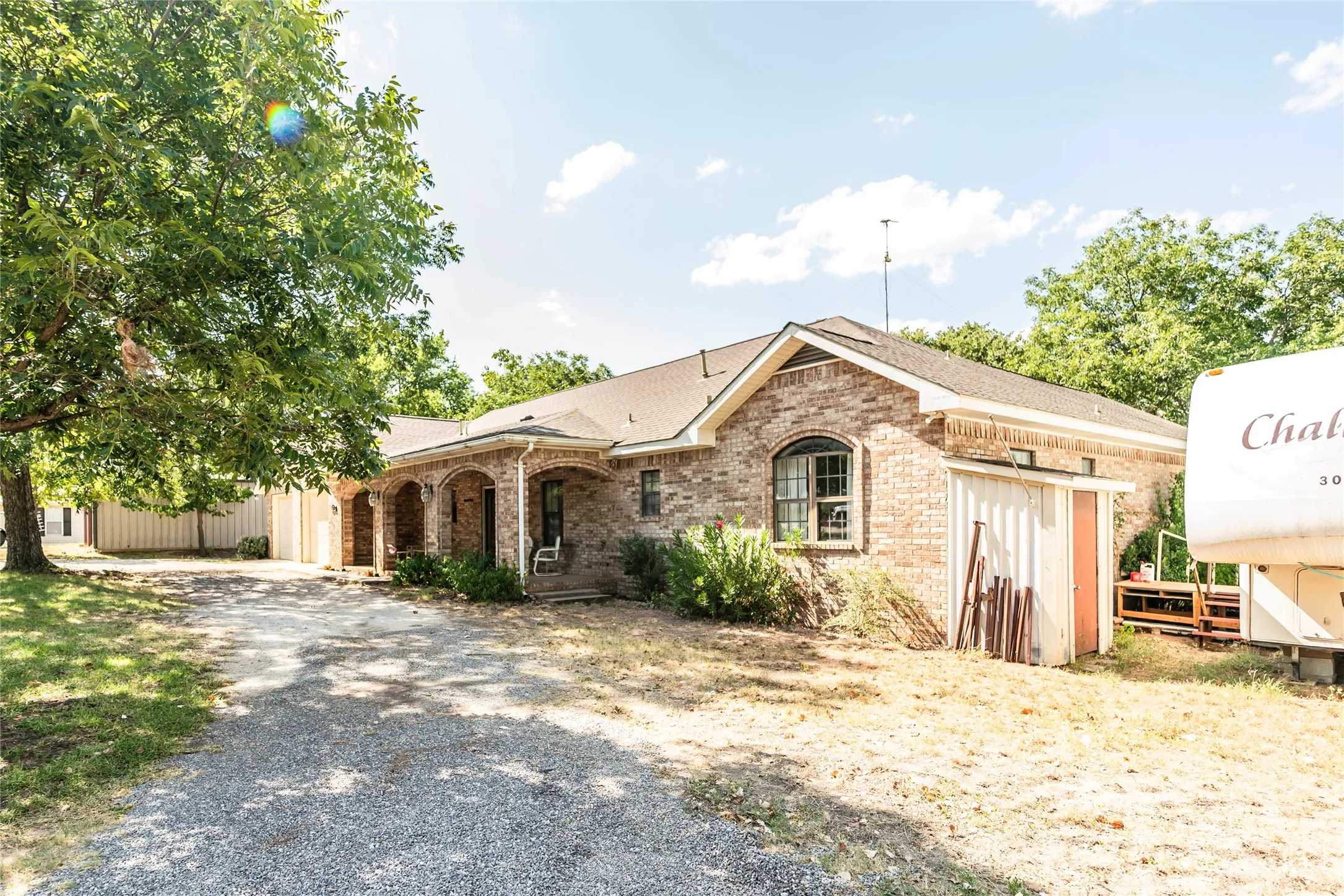 Single Family Residence For Sale in Montague County , 264 Oak Street, Nocona, Texas 76255, 4 Bedroom, 3 Bathroom, 2 Garage spaces, 2,211 Sqft, built in 1993, mls#21365173, Real Estate Agent in Nocona, Homes For Sale in Montague county, Homes For Sale in Nocona, Realtor in Nocona Texas, Real Estate Brokerage Independent Realty Texas, Luminita Cordes Realtor