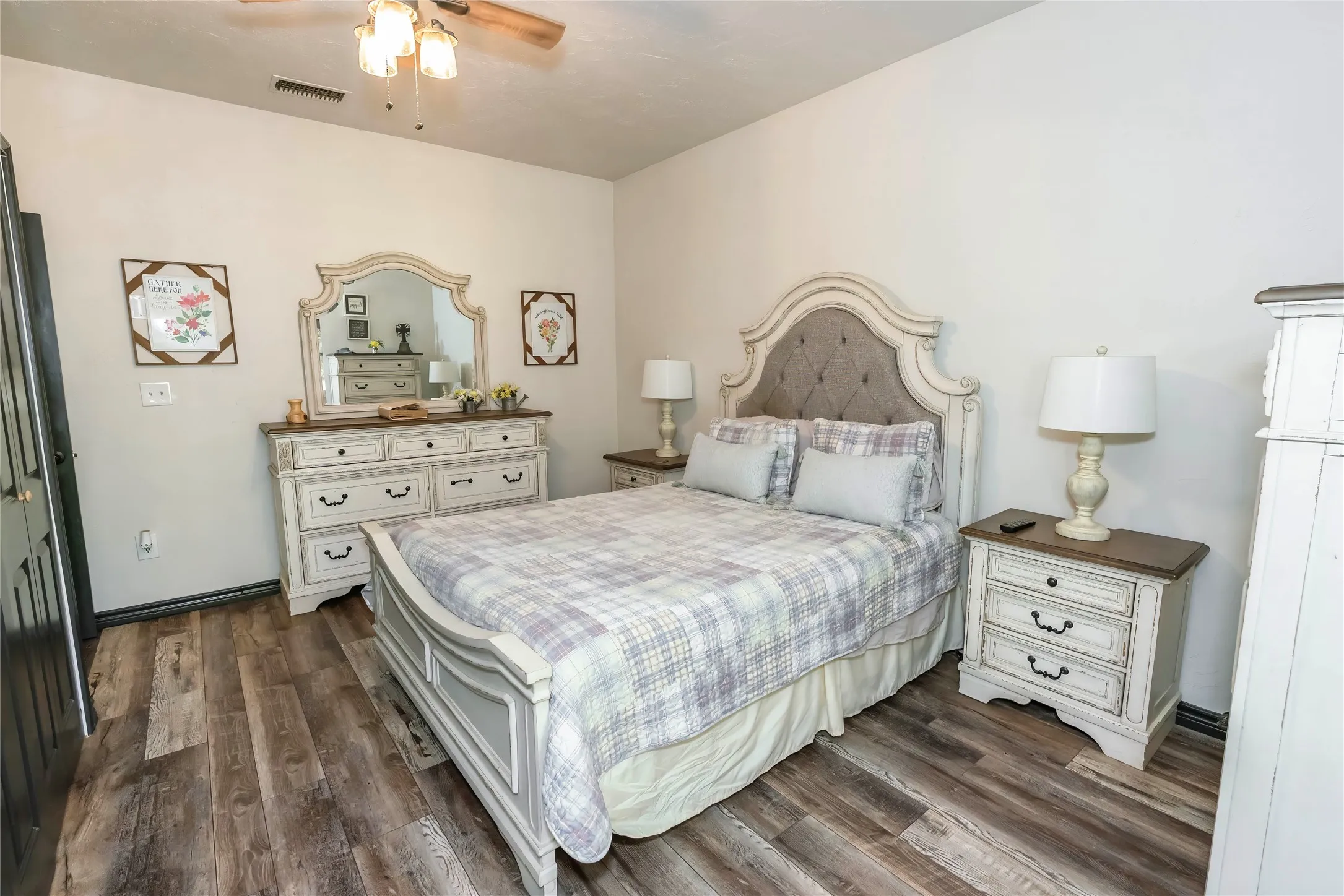 Single Family Residence For Sale in Montague County , 264 Oak Street, Nocona, Texas 76255, 4 Bedroom, 3 Bathroom, 2 Garage spaces, 2,211 Sqft, built in 1993, mls#21365173, Real Estate Agent in Nocona, Homes For Sale in Montague county, Homes For Sale in Nocona, Realtor in Nocona Texas, Real Estate Brokerage Independent Realty Texas, Luminita Cordes Realtor