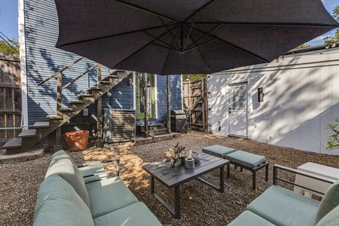 Single Family Residence For Sale in Dallas County , 609 N Fulton Street, Dallas, Texas 75214, 2 Bedroom, 2 Bathroom, 1 Garage spaces, 872 Sqft, built in 1950, mls#21363094, Real Estate Agent in Dallas, Homes For Sale in Dallas county, Homes For Sale in Dallas, Realtor in Dallas Texas, Real Estate Brokerage Independent Realty Texas, Luminita Cordes Realtor