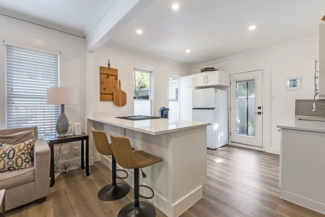 Single Family Residence For Sale in Dallas County , 609 N Fulton Street, Dallas, Texas 75214, 2 Bedroom, 2 Bathroom, 1 Garage spaces, 872 Sqft, built in 1950, mls#21363094, Real Estate Agent in Dallas, Homes For Sale in Dallas county, Homes For Sale in Dallas, Realtor in Dallas Texas, Real Estate Brokerage Independent Realty Texas, Luminita Cordes Realtor