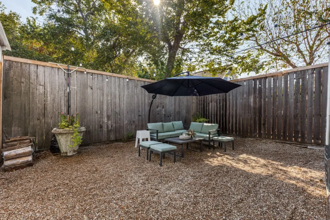 Single Family Residence For Sale in Dallas County , 609 N Fulton Street, Dallas, Texas 75214, 2 Bedroom, 2 Bathroom, 1 Garage spaces, 872 Sqft, built in 1950, mls#21363094, Real Estate Agent in Dallas, Homes For Sale in Dallas county, Homes For Sale in Dallas, Realtor in Dallas Texas, Real Estate Brokerage Independent Realty Texas, Luminita Cordes Realtor