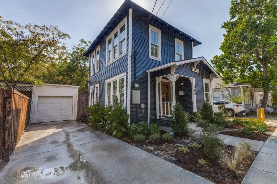 Single Family Residence For Sale in Dallas County , 609 N Fulton Street, Dallas, Texas 75214, 2 Bedroom, 2 Bathroom, 1 Garage spaces, 872 Sqft, built in 1950, mls#21363094, Real Estate Agent in Dallas, Homes For Sale in Dallas county, Homes For Sale in Dallas, Realtor in Dallas Texas, Real Estate Brokerage Independent Realty Texas, Luminita Cordes Realtor
