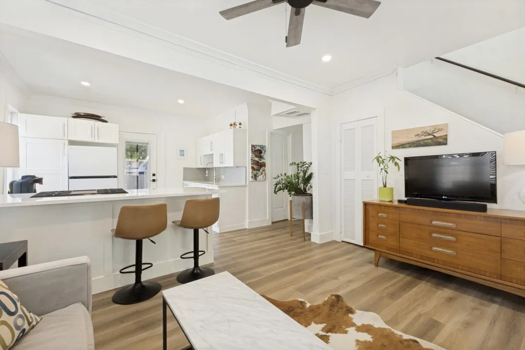 Single Family Residence For Sale in Dallas County , 609 N Fulton Street, Dallas, Texas 75214, 2 Bedroom, 2 Bathroom, 1 Garage spaces, 872 Sqft, built in 1950, mls#21363094, Real Estate Agent in Dallas, Homes For Sale in Dallas county, Homes For Sale in Dallas, Realtor in Dallas Texas, Real Estate Brokerage Independent Realty Texas, Luminita Cordes Realtor