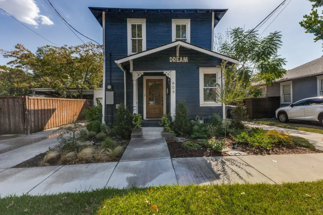 Single Family Residence For Sale in Dallas County , 609 N Fulton Street, Dallas, Texas 75214, 2 Bedroom, 2 Bathroom, 1 Garage spaces, 872 Sqft, built in 1950, mls#21363094, Real Estate Agent in Dallas, Homes For Sale in Dallas county, Homes For Sale in Dallas, Realtor in Dallas Texas, Real Estate Brokerage Independent Realty Texas, Luminita Cordes Realtor