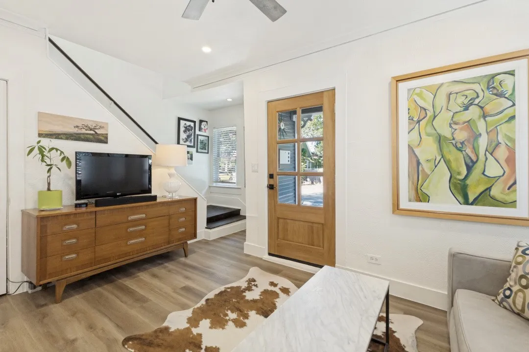 Single Family Residence For Sale in Dallas County , 609 N Fulton Street, Dallas, Texas 75214, 2 Bedroom, 2 Bathroom, 1 Garage spaces, 872 Sqft, built in 1950, mls#21363094, Real Estate Agent in Dallas, Homes For Sale in Dallas county, Homes For Sale in Dallas, Realtor in Dallas Texas, Real Estate Brokerage Independent Realty Texas, Luminita Cordes Realtor