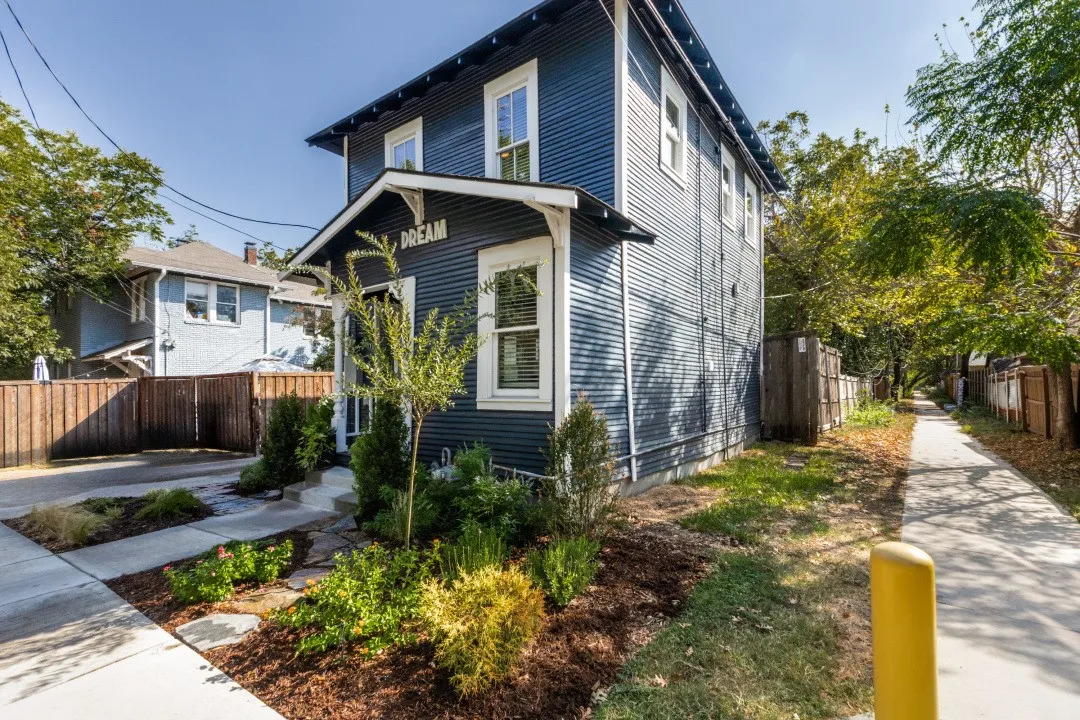 Single Family Residence For Sale in Dallas County , 609 N Fulton Street, Dallas, Texas 75214, 2 Bedroom, 2 Bathroom, 1 Garage spaces, 872 Sqft, built in 1950, mls#21363094, Real Estate Agent in Dallas, Homes For Sale in Dallas county, Homes For Sale in Dallas, Realtor in Dallas Texas, Real Estate Brokerage Independent Realty Texas, Luminita Cordes Realtor