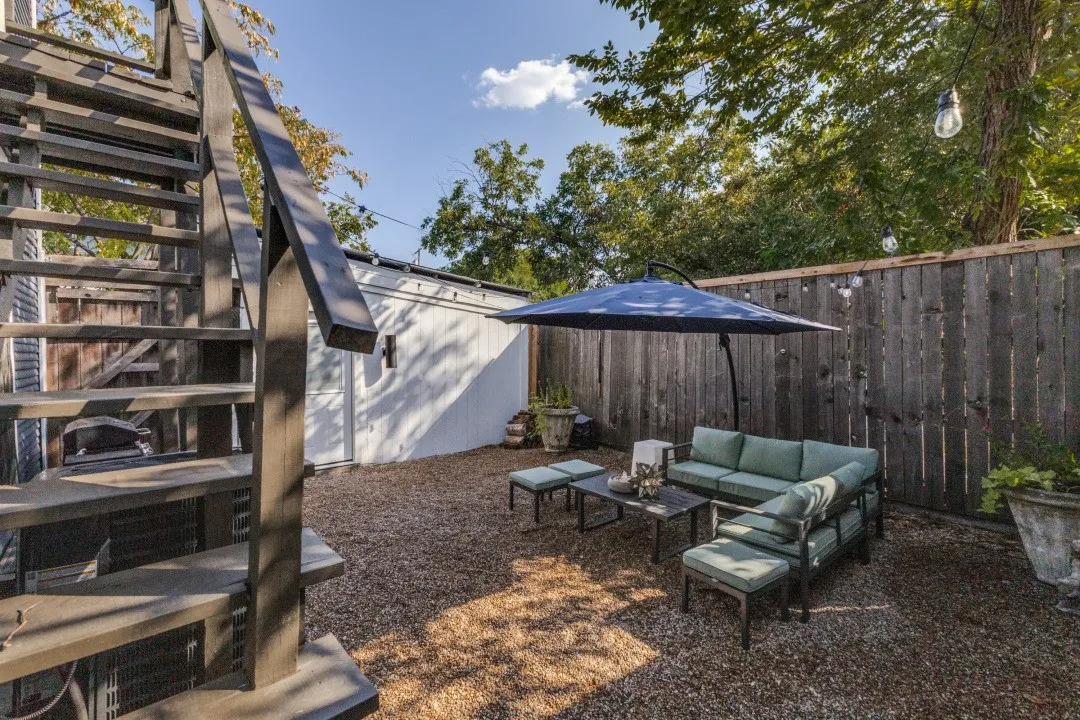 Single Family Residence For Sale in Dallas County , 609 N Fulton Street, Dallas, Texas 75214, 2 Bedroom, 2 Bathroom, 1 Garage spaces, 872 Sqft, built in 1950, mls#21363094, Real Estate Agent in Dallas, Homes For Sale in Dallas county, Homes For Sale in Dallas, Realtor in Dallas Texas, Real Estate Brokerage Independent Realty Texas, Luminita Cordes Realtor
