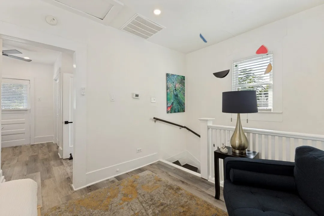 Single Family Residence For Sale in Dallas County , 609 N Fulton Street, Dallas, Texas 75214, 2 Bedroom, 2 Bathroom, 1 Garage spaces, 872 Sqft, built in 1950, mls#21363094, Real Estate Agent in Dallas, Homes For Sale in Dallas county, Homes For Sale in Dallas, Realtor in Dallas Texas, Real Estate Brokerage Independent Realty Texas, Luminita Cordes Realtor