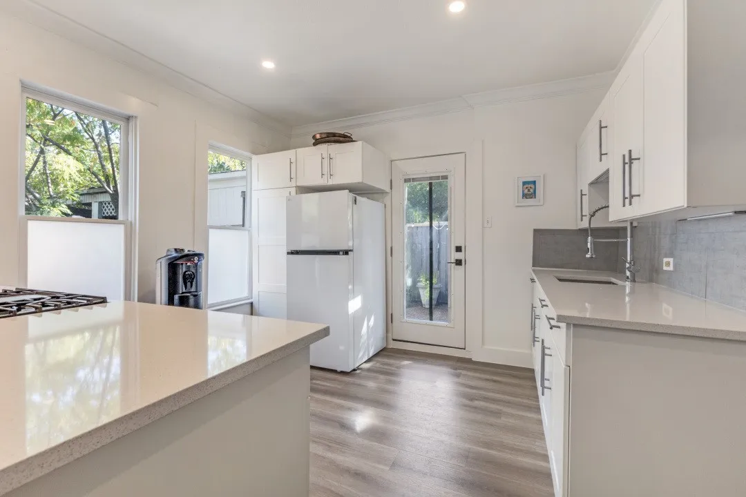 Single Family Residence For Sale in Dallas County , 609 N Fulton Street, Dallas, Texas 75214, 2 Bedroom, 2 Bathroom, 1 Garage spaces, 872 Sqft, built in 1950, mls#21363094, Real Estate Agent in Dallas, Homes For Sale in Dallas county, Homes For Sale in Dallas, Realtor in Dallas Texas, Real Estate Brokerage Independent Realty Texas, Luminita Cordes Realtor