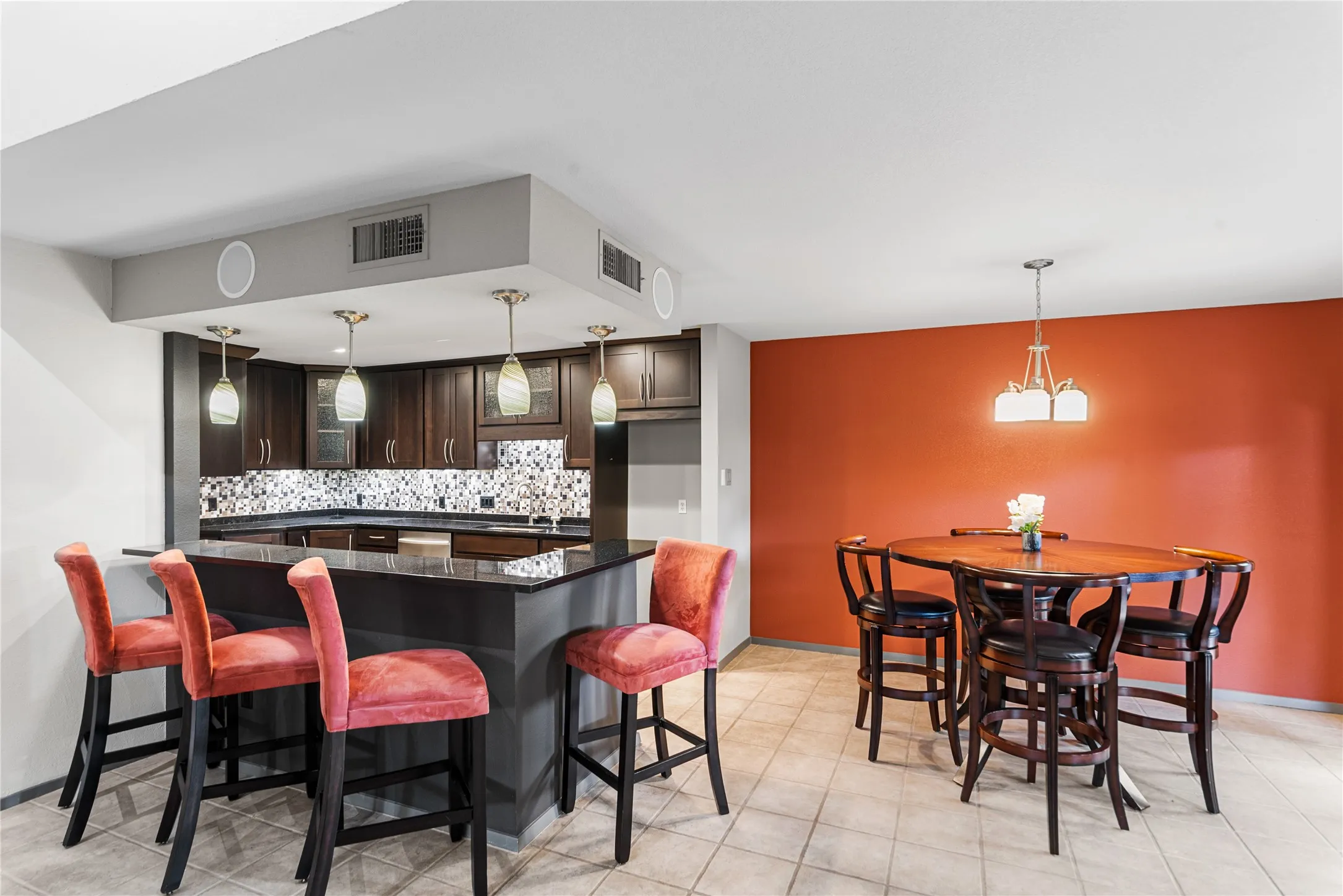 Single Family Residence For Sale in Tarrant County , 2207 Winter Sunday Way, Arlington, Texas 76012, 3 Bedroom, 3 Bathroom, 2 Garage spaces, 2,090 Sqft, built in 1979, mls#21360667, Real Estate Agent in Arlington, Homes For Sale in Tarrant county, Homes For Sale in Arlington, Realtor in Arlington Texas, Real Estate Brokerage Independent Realty Texas, Luminita Cordes Realtor