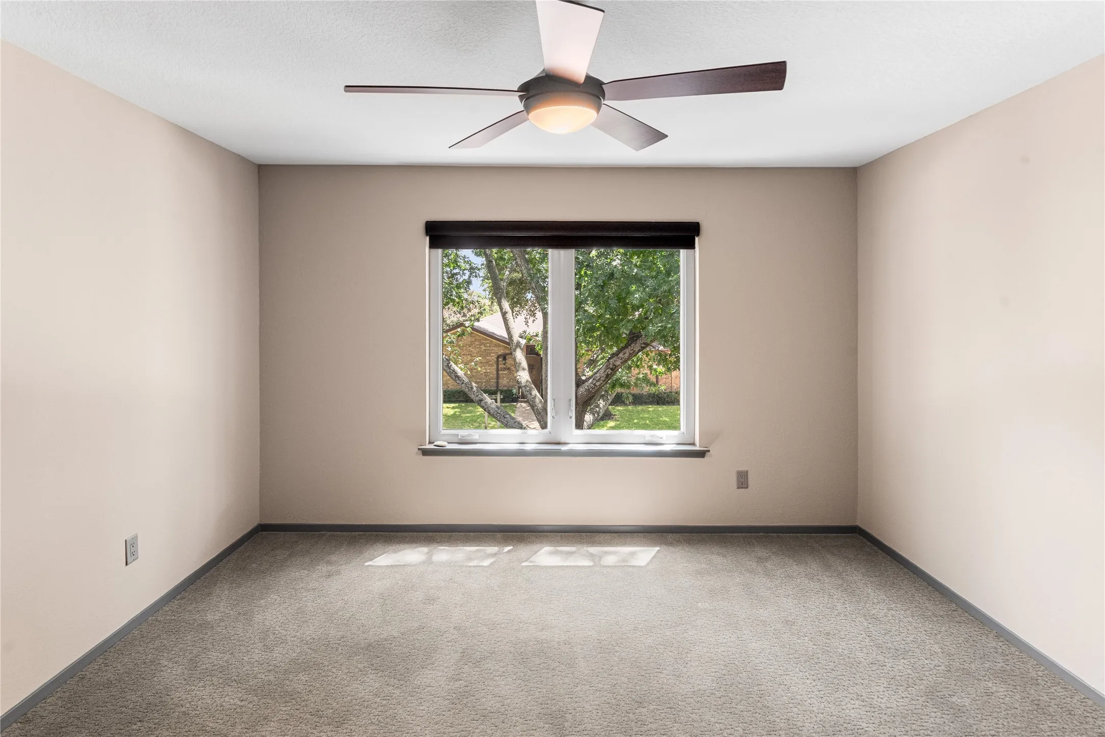 Single Family Residence For Sale in Tarrant County , 2207 Winter Sunday Way, Arlington, Texas 76012, 3 Bedroom, 3 Bathroom, 2 Garage spaces, 2,090 Sqft, built in 1979, mls#21360667, Real Estate Agent in Arlington, Homes For Sale in Tarrant county, Homes For Sale in Arlington, Realtor in Arlington Texas, Real Estate Brokerage Independent Realty Texas, Luminita Cordes Realtor