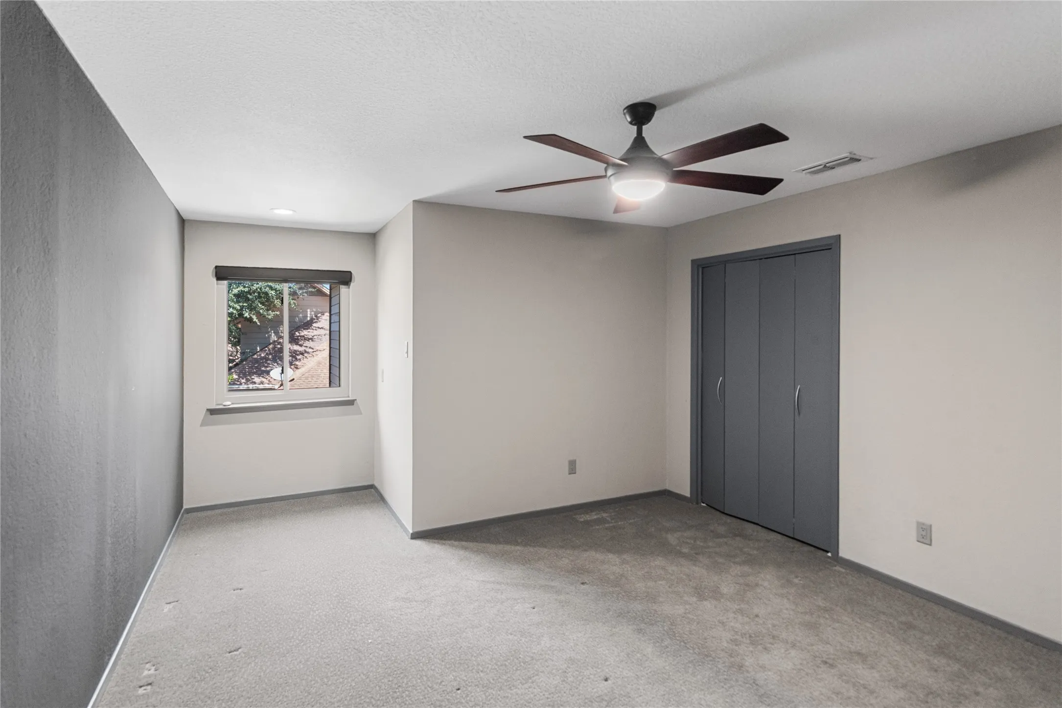 Single Family Residence For Sale in Tarrant County , 2207 Winter Sunday Way, Arlington, Texas 76012, 3 Bedroom, 3 Bathroom, 2 Garage spaces, 2,090 Sqft, built in 1979, mls#21360667, Real Estate Agent in Arlington, Homes For Sale in Tarrant county, Homes For Sale in Arlington, Realtor in Arlington Texas, Real Estate Brokerage Independent Realty Texas, Luminita Cordes Realtor