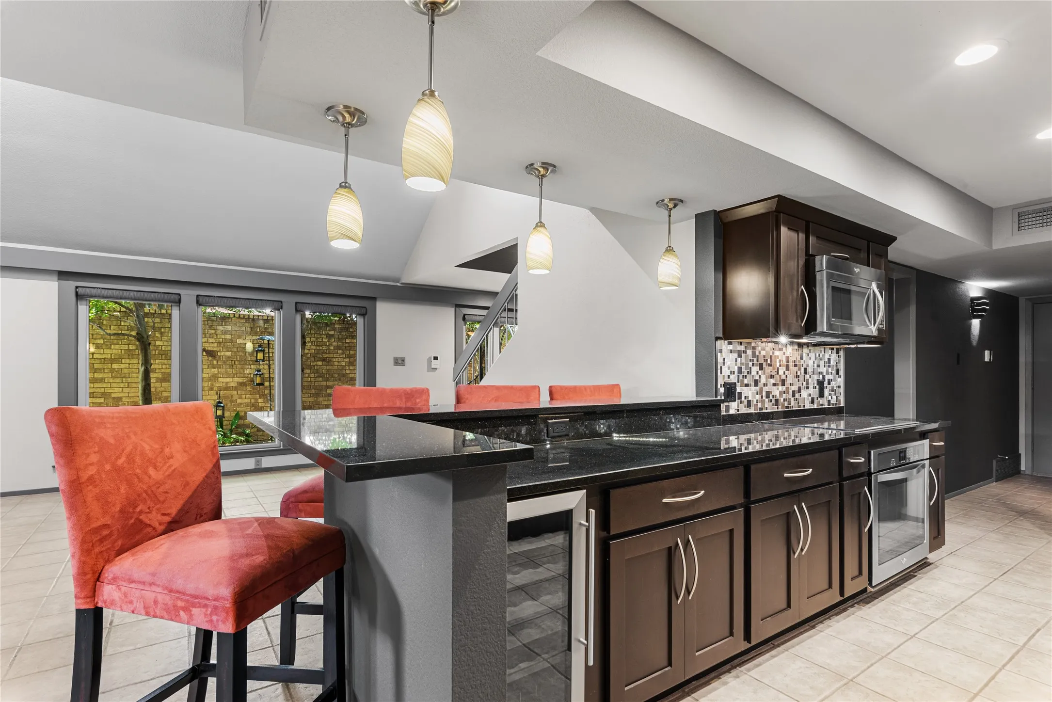 Single Family Residence For Sale in Tarrant County , 2207 Winter Sunday Way, Arlington, Texas 76012, 3 Bedroom, 3 Bathroom, 2 Garage spaces, 2,090 Sqft, built in 1979, mls#21360667, Real Estate Agent in Arlington, Homes For Sale in Tarrant county, Homes For Sale in Arlington, Realtor in Arlington Texas, Real Estate Brokerage Independent Realty Texas, Luminita Cordes Realtor