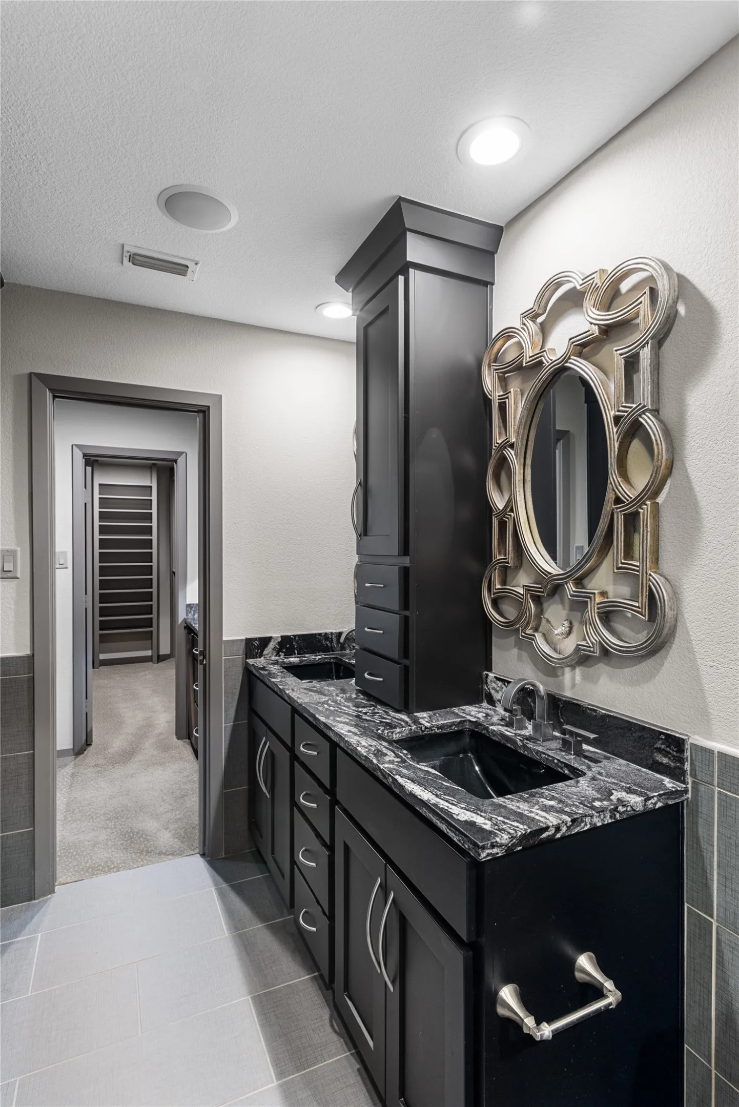 Single Family Residence For Sale in Tarrant County , 2207 Winter Sunday Way, Arlington, Texas 76012, 3 Bedroom, 3 Bathroom, 2 Garage spaces, 2,090 Sqft, built in 1979, mls#21360667, Real Estate Agent in Arlington, Homes For Sale in Tarrant county, Homes For Sale in Arlington, Realtor in Arlington Texas, Real Estate Brokerage Independent Realty Texas, Luminita Cordes Realtor