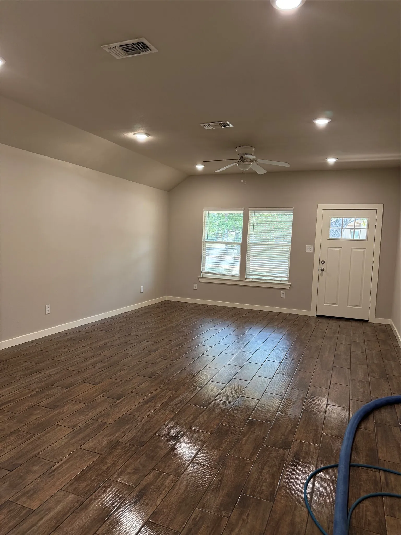Single Family Residence For Rent in Grayson County , 303 N Colbert Avenue, Sherman, Texas 75090, 3 Bedroom, 2 Bathroom, Garage spaces, 1,238 Sqft, built in 2020, mls#21365197, Real Estate Agent in Sherman, Homes For Rent in Grayson county, Homes For Rent in Sherman, Realtor in Sherman Texas, Real Estate Brokerage Independent Realty Texas, Luminita Cordes Realtor