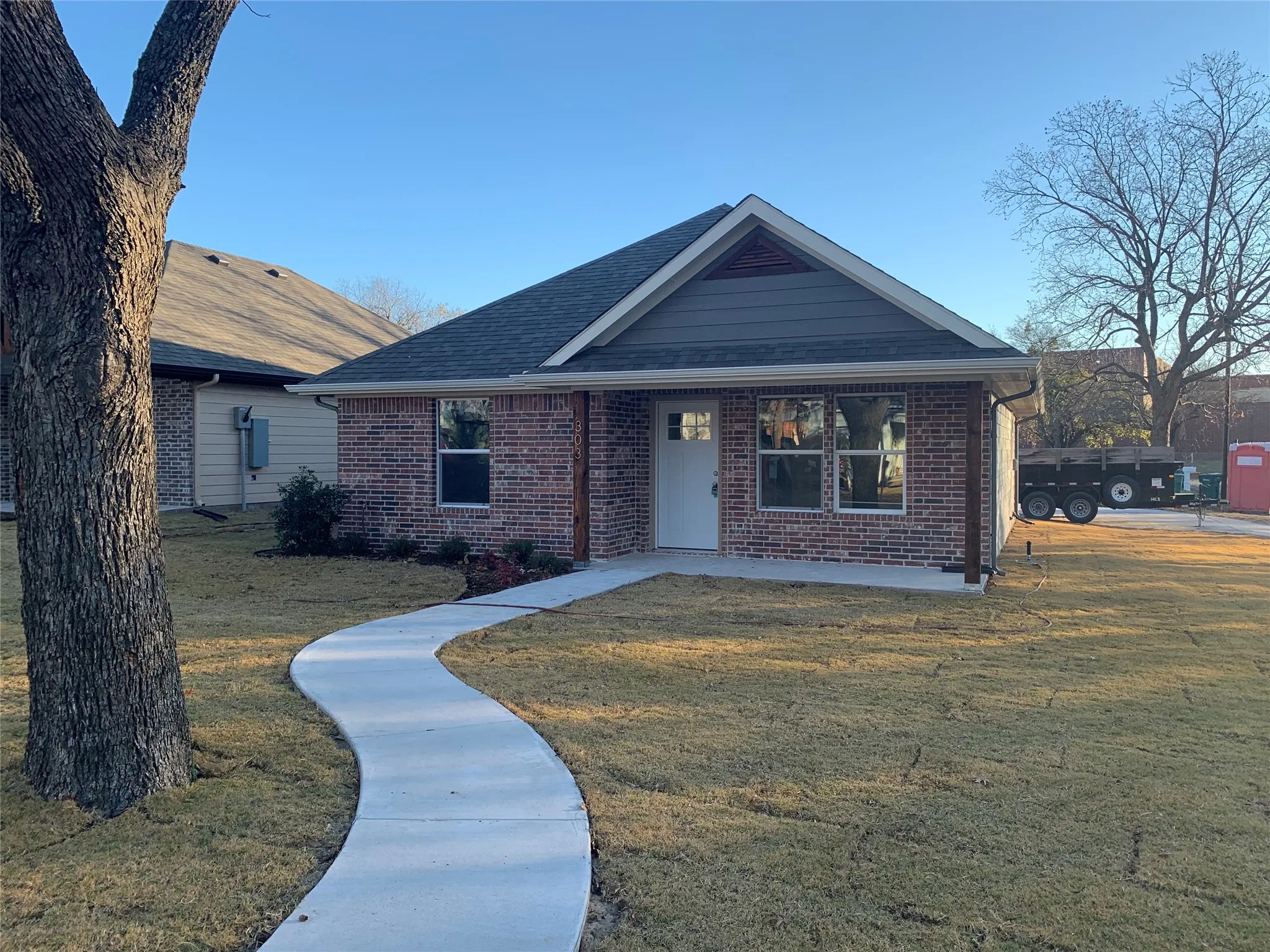 Single Family Residence For Rent in Grayson County , 303 N Colbert Avenue, Sherman, Texas 75090, 3 Bedroom, 2 Bathroom, Garage spaces, 1,238 Sqft, built in 2020, mls#21365197, Real Estate Agent in Sherman, Homes For Rent in Grayson county, Homes For Rent in Sherman, Realtor in Sherman Texas, Real Estate Brokerage Independent Realty Texas, Luminita Cordes Realtor