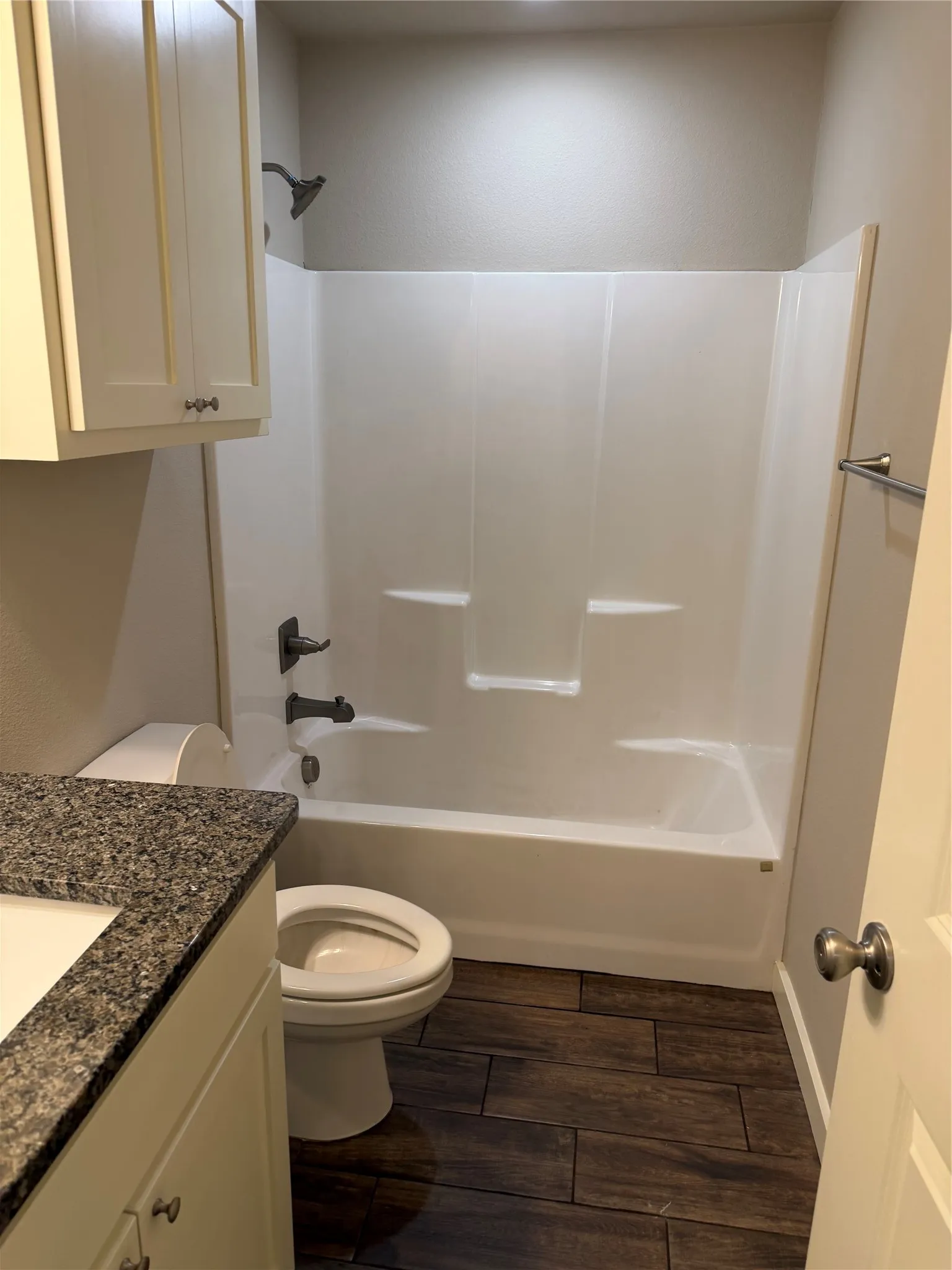 Single Family Residence For Rent in Grayson County , 303 N Colbert Avenue, Sherman, Texas 75090, 3 Bedroom, 2 Bathroom, Garage spaces, 1,238 Sqft, built in 2020, mls#21365197, Real Estate Agent in Sherman, Homes For Rent in Grayson county, Homes For Rent in Sherman, Realtor in Sherman Texas, Real Estate Brokerage Independent Realty Texas, Luminita Cordes Realtor