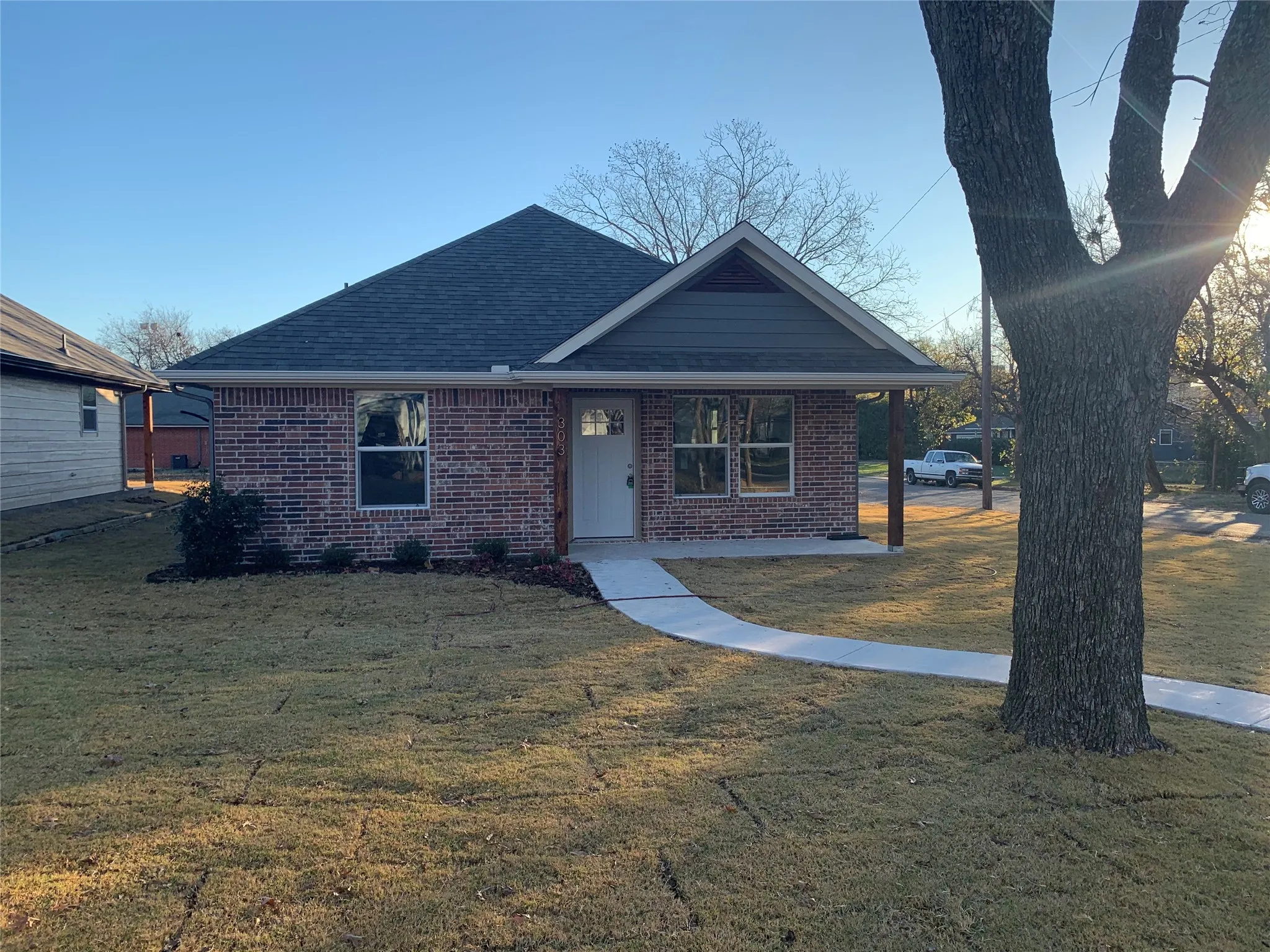 Single Family Residence For Rent in Grayson County , 303 N Colbert Avenue, Sherman, Texas 75090, 3 Bedroom, 2 Bathroom, Garage spaces, 1,238 Sqft, built in 2020, mls#21365197, Real Estate Agent in Sherman, Homes For Rent in Grayson county, Homes For Rent in Sherman, Realtor in Sherman Texas, Real Estate Brokerage Independent Realty Texas, Luminita Cordes Realtor