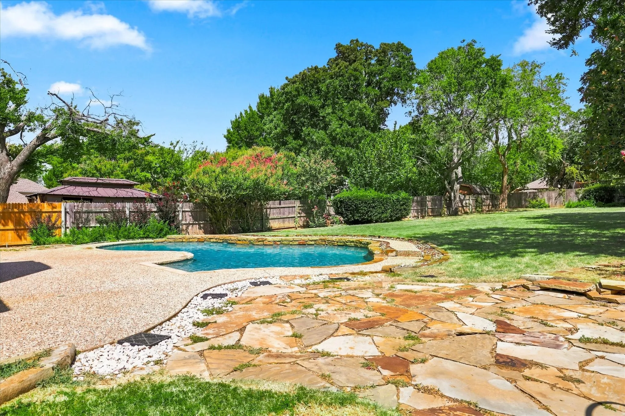 Single Family Residence For Sale in Denton County , 2312 Misty Trail Lane, Flower Mound, Texas 75028, 4 Bedroom, 3 Bathroom, 2 Garage spaces, 3,363 Sqft, built in 1989, mls#21363137, Real Estate Agent in Flower Mound, Homes For Sale in Denton county, Homes For Sale in Flower Mound, Realtor in Flower Mound Texas, Real Estate Brokerage Independent Realty Texas, Luminita Cordes Realtor