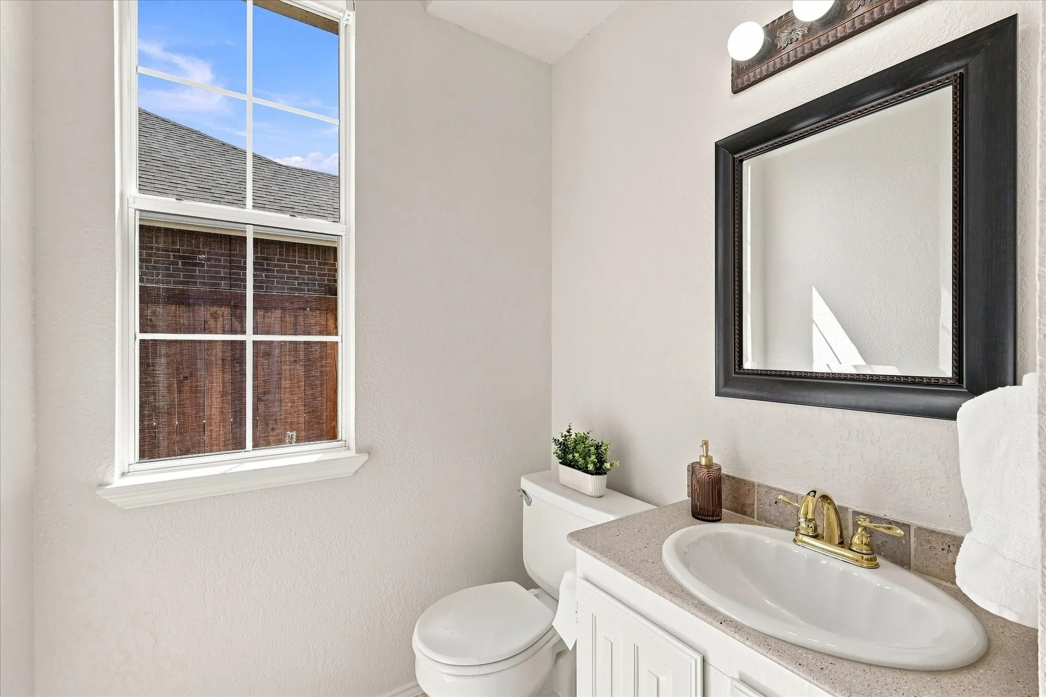 Single Family Residence For Sale in Denton County , 2312 Misty Trail Lane, Flower Mound, Texas 75028, 4 Bedroom, 3 Bathroom, 2 Garage spaces, 3,363 Sqft, built in 1989, mls#21363137, Real Estate Agent in Flower Mound, Homes For Sale in Denton county, Homes For Sale in Flower Mound, Realtor in Flower Mound Texas, Real Estate Brokerage Independent Realty Texas, Luminita Cordes Realtor