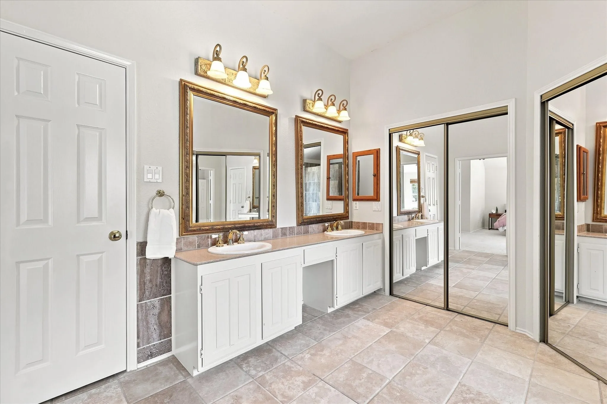 Single Family Residence For Sale in Denton County , 2312 Misty Trail Lane, Flower Mound, Texas 75028, 4 Bedroom, 3 Bathroom, 2 Garage spaces, 3,363 Sqft, built in 1989, mls#21363137, Real Estate Agent in Flower Mound, Homes For Sale in Denton county, Homes For Sale in Flower Mound, Realtor in Flower Mound Texas, Real Estate Brokerage Independent Realty Texas, Luminita Cordes Realtor