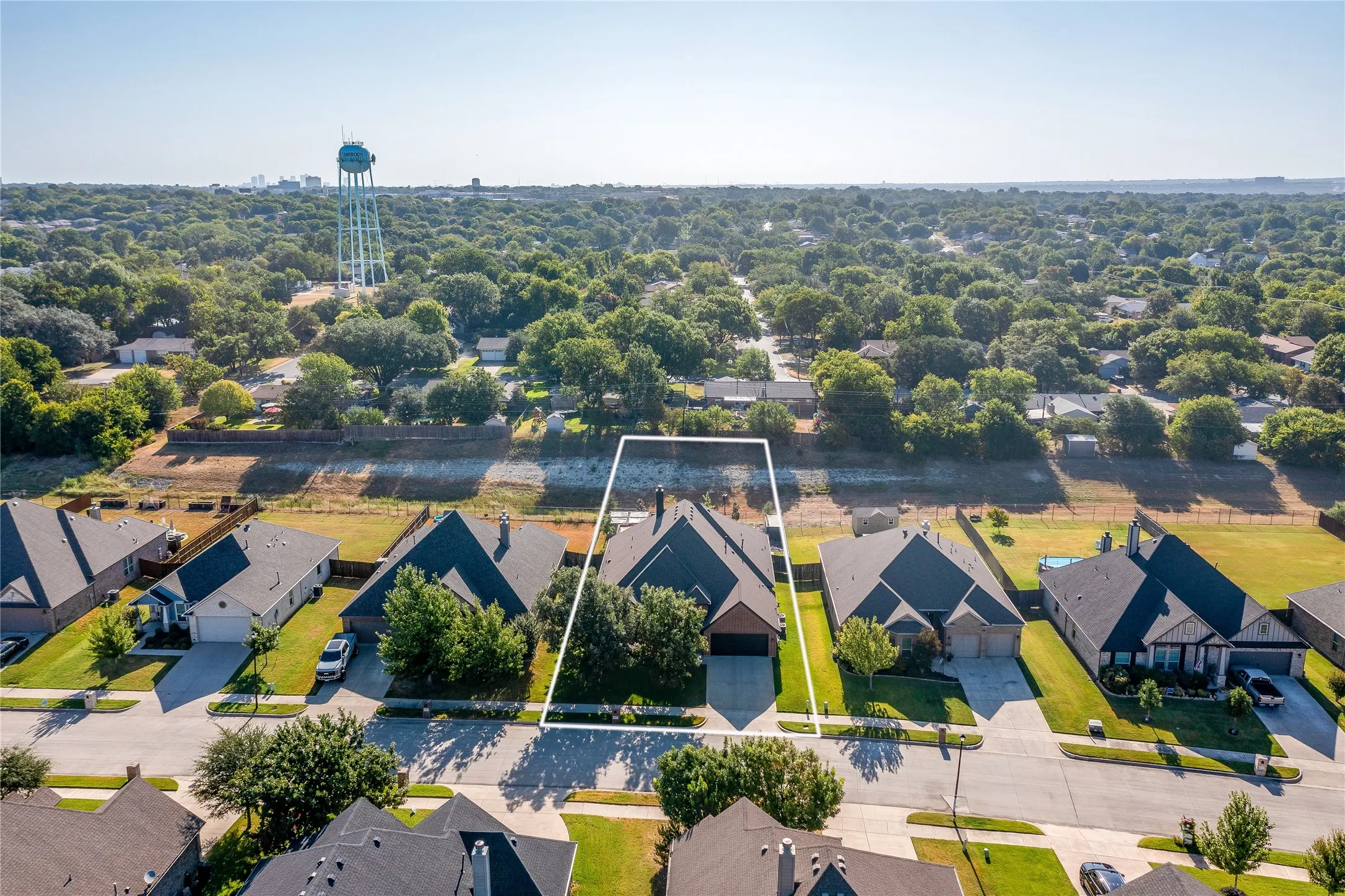 Single Family Residence For Sale in Tarrant County , 4009 Brookdale Road, Benbrook, Texas 76116, 5 Bedroom, 3 Bathroom, 2 Garage spaces, 2,856 Sqft, built in 2018, mls#21357612, Real Estate Agent in Benbrook, Homes For Sale in Tarrant county, Homes For Sale in Benbrook, Realtor in Benbrook Texas, Real Estate Brokerage Independent Realty Texas, Luminita Cordes Realtor