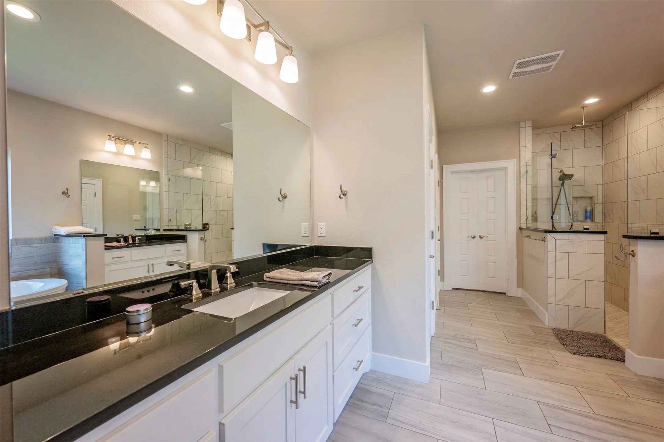 Single Family Residence For Sale in Tarrant County , 4009 Brookdale Road, Benbrook, Texas 76116, 5 Bedroom, 3 Bathroom, 2 Garage spaces, 2,856 Sqft, built in 2018, mls#21357612, Real Estate Agent in Benbrook, Homes For Sale in Tarrant county, Homes For Sale in Benbrook, Realtor in Benbrook Texas, Real Estate Brokerage Independent Realty Texas, Luminita Cordes Realtor