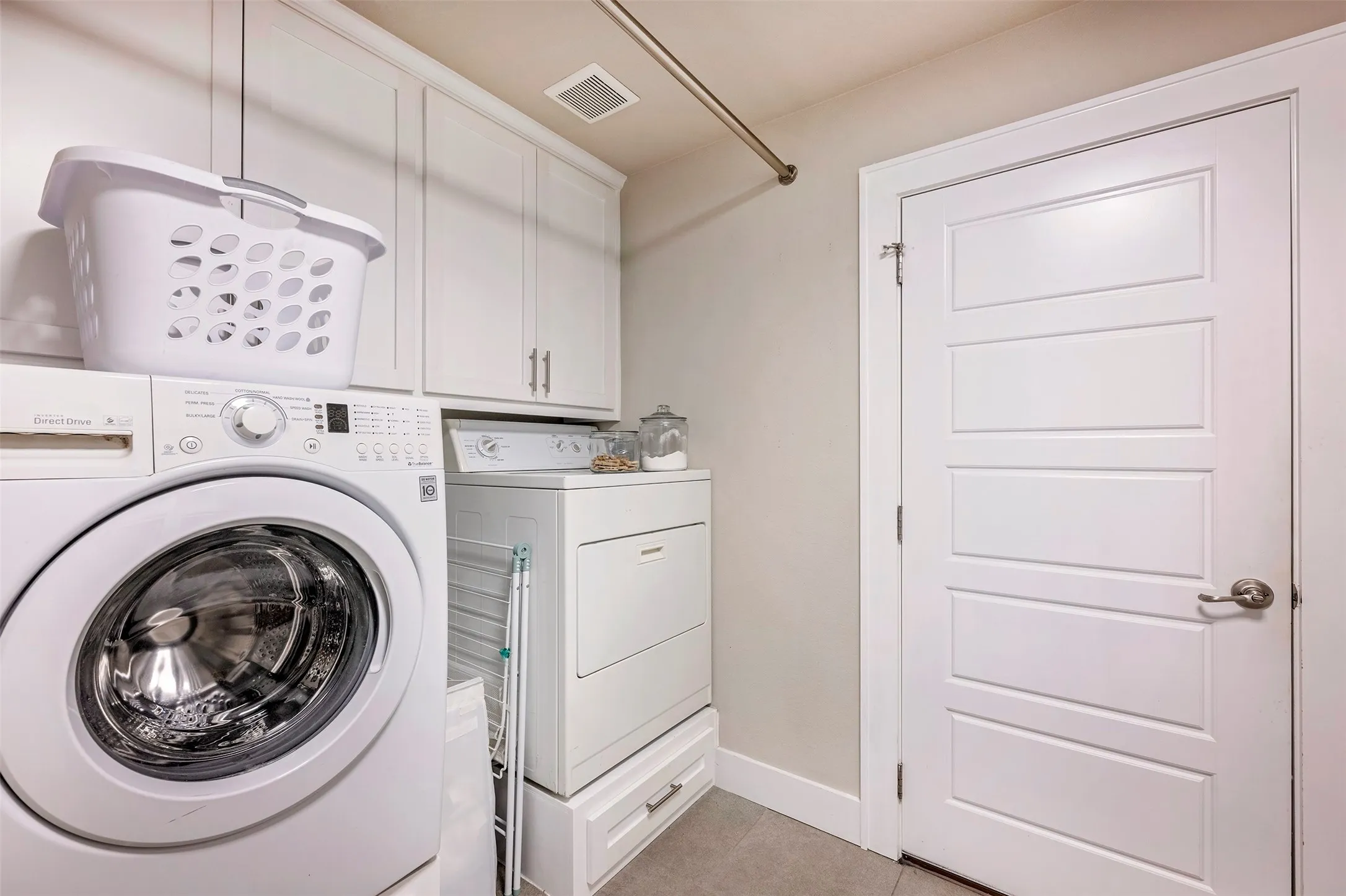 Single Family Residence For Sale in Tarrant County , 4009 Brookdale Road, Benbrook, Texas 76116, 5 Bedroom, 3 Bathroom, 2 Garage spaces, 2,856 Sqft, built in 2018, mls#21357612, Real Estate Agent in Benbrook, Homes For Sale in Tarrant county, Homes For Sale in Benbrook, Realtor in Benbrook Texas, Real Estate Brokerage Independent Realty Texas, Luminita Cordes Realtor