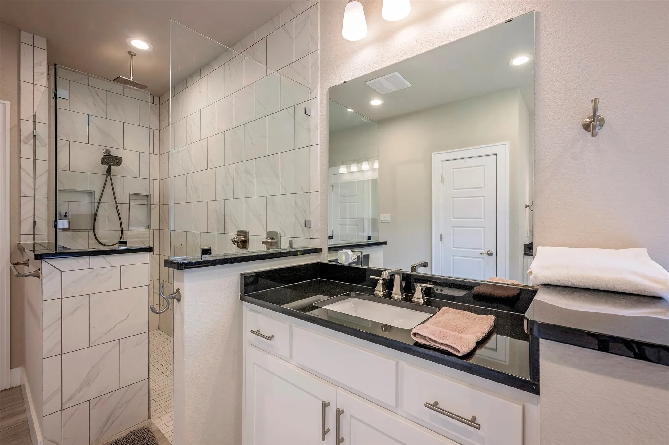 Single Family Residence For Sale in Tarrant County , 4009 Brookdale Road, Benbrook, Texas 76116, 5 Bedroom, 3 Bathroom, 2 Garage spaces, 2,856 Sqft, built in 2018, mls#21357612, Real Estate Agent in Benbrook, Homes For Sale in Tarrant county, Homes For Sale in Benbrook, Realtor in Benbrook Texas, Real Estate Brokerage Independent Realty Texas, Luminita Cordes Realtor