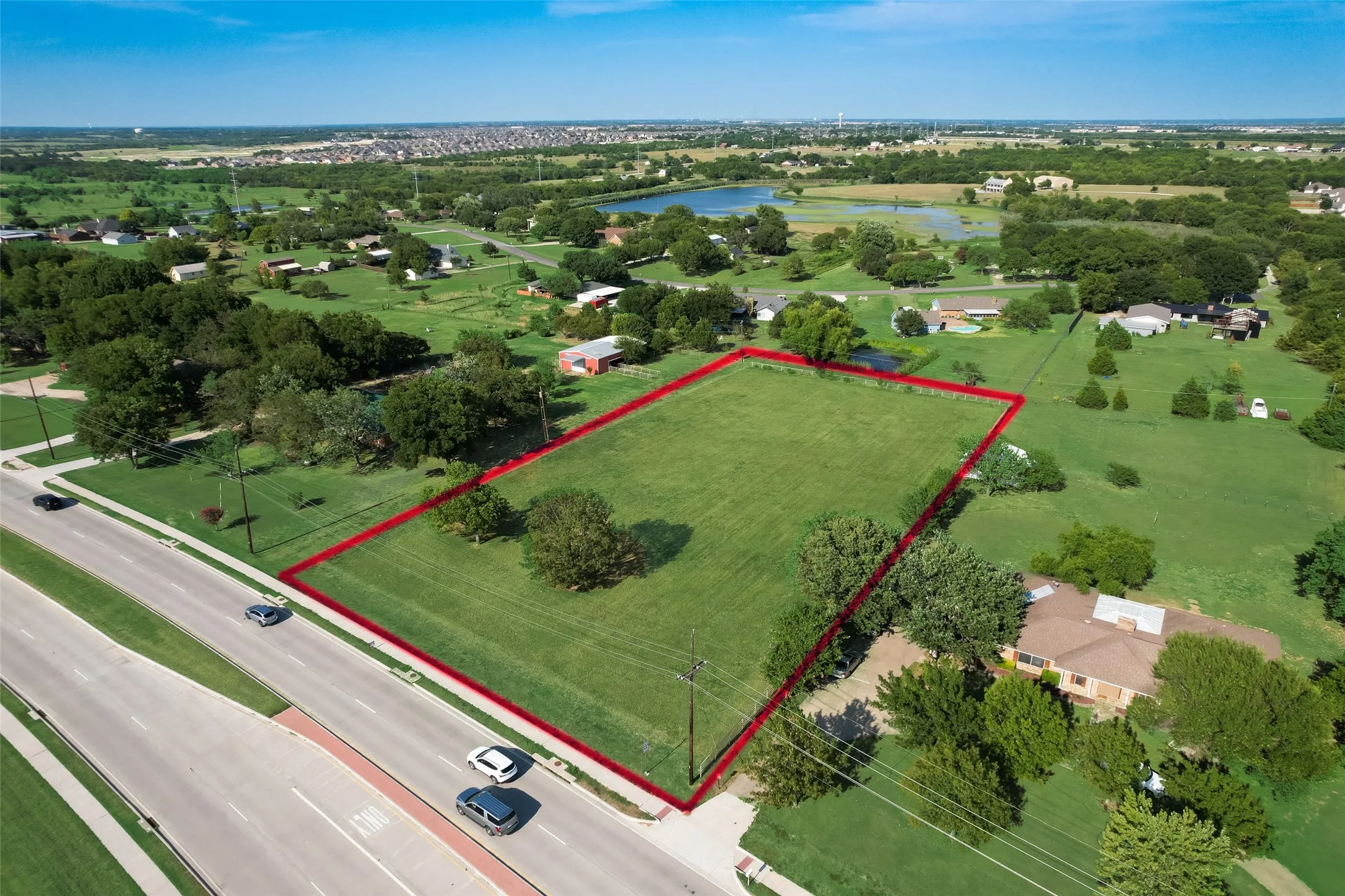Aerial image from 2023; boundary lines are approximate